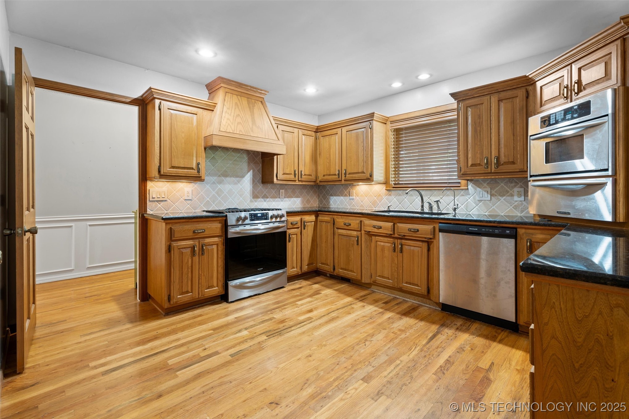 633 Kenwood Drive Property Photo 4