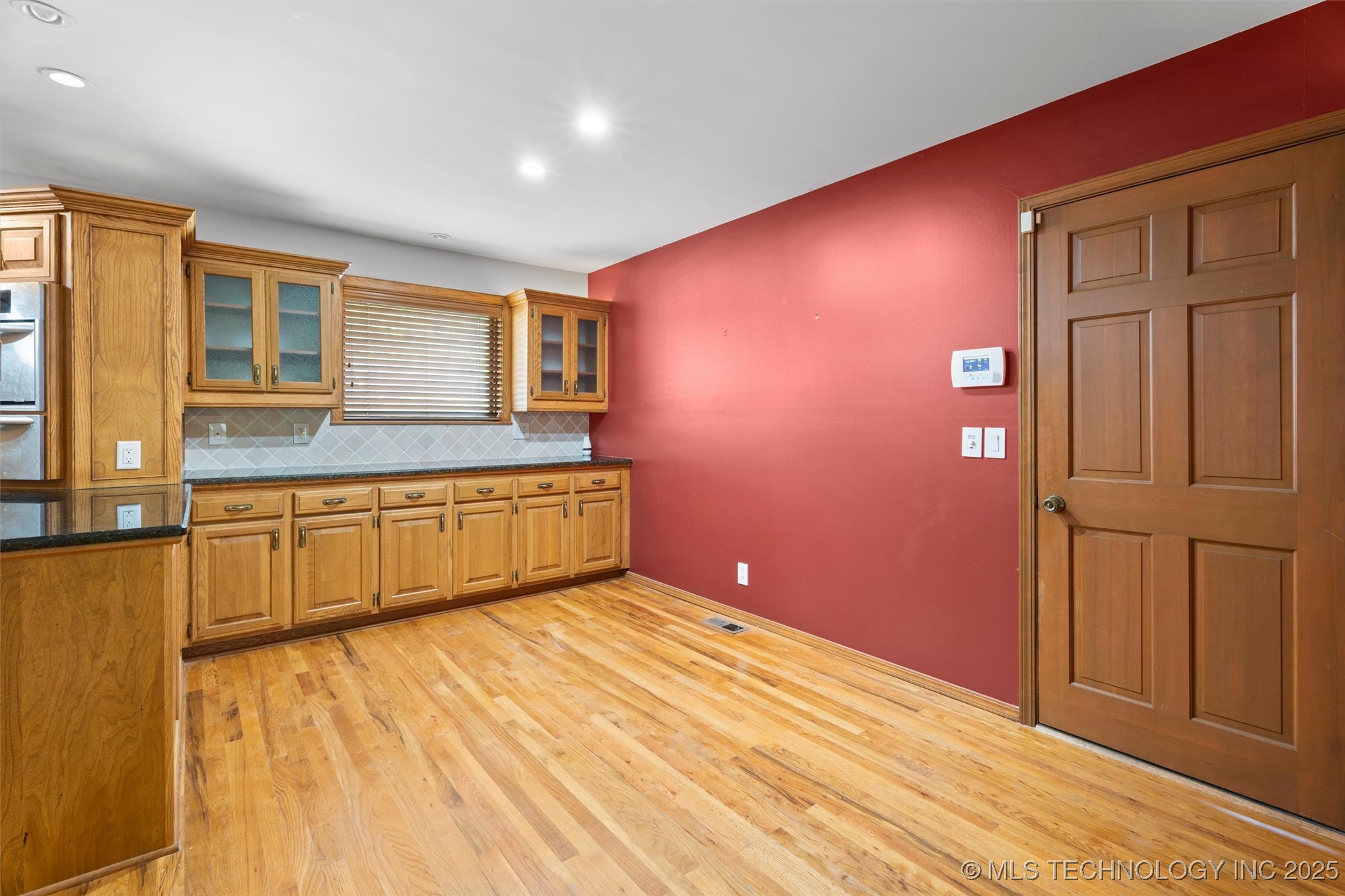 633 Kenwood Drive Property Photo 5