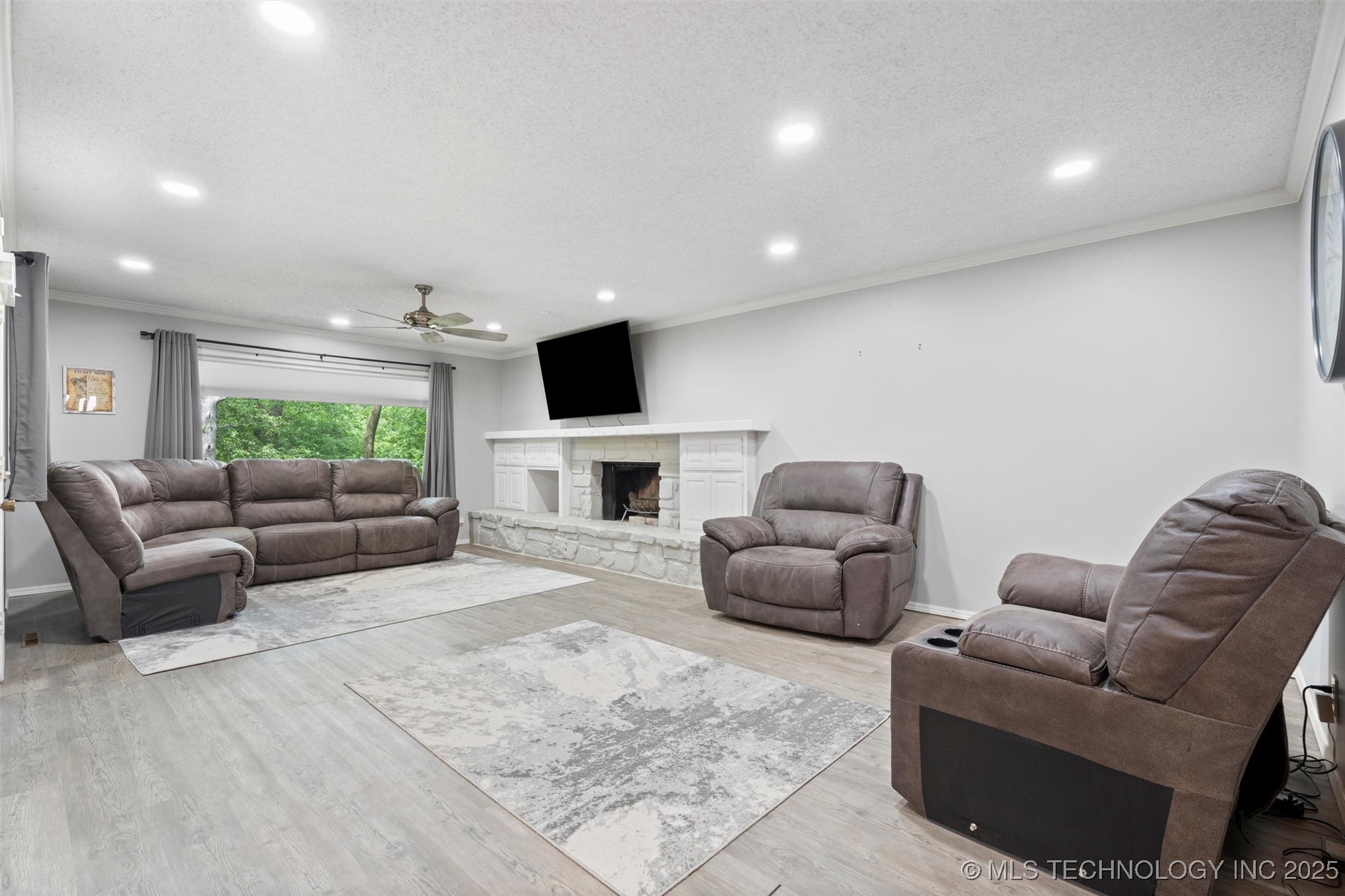 633 Kenwood Drive Property Photo 9