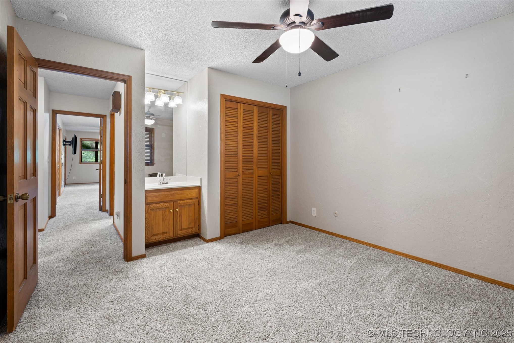 633 Kenwood Drive Property Photo 13