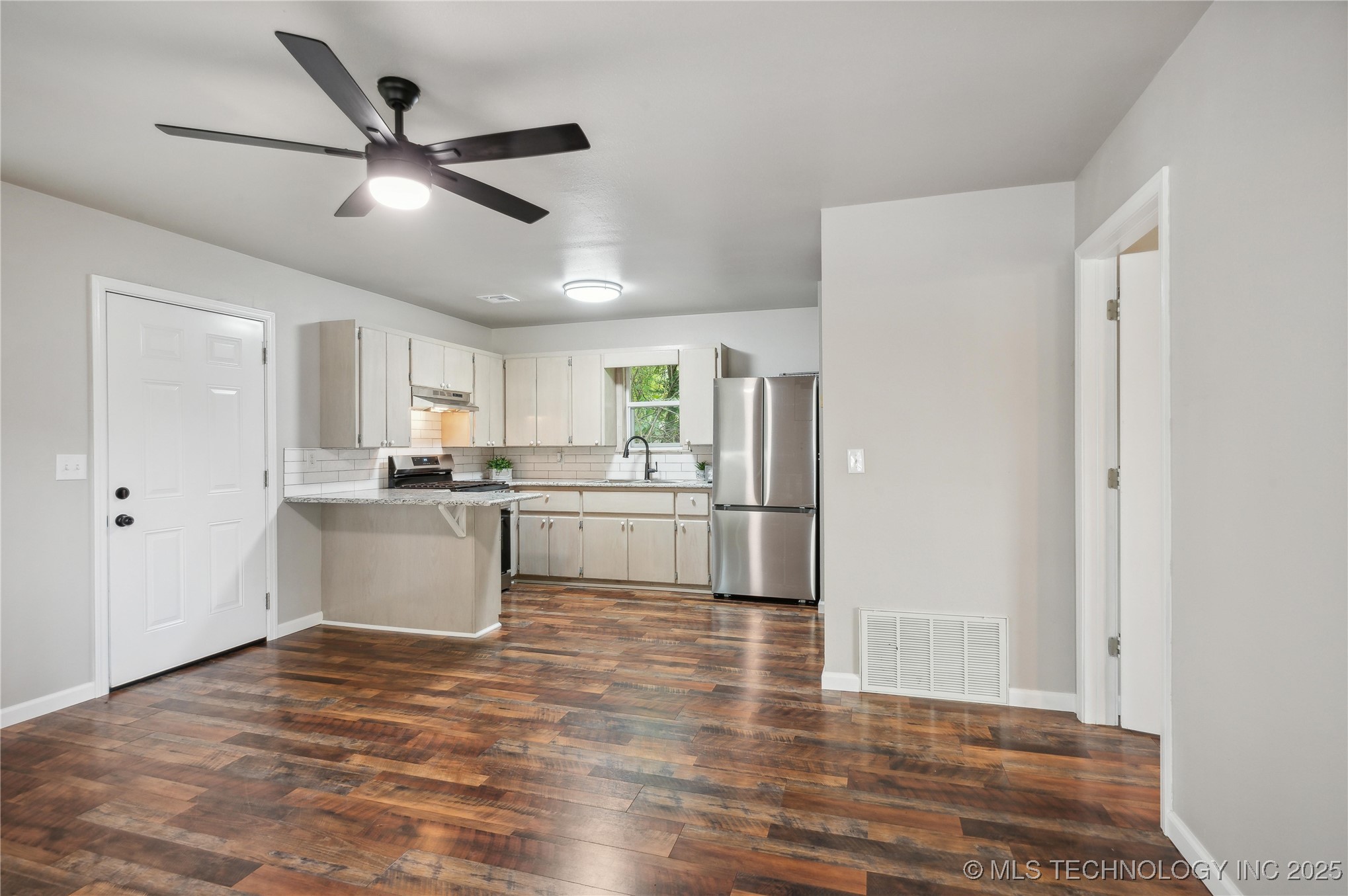 249 W Patti June Street Property Photo 3