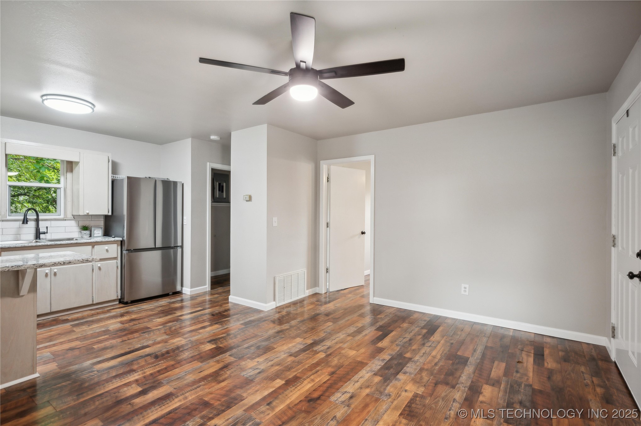 249 W Patti June Street Property Photo 4