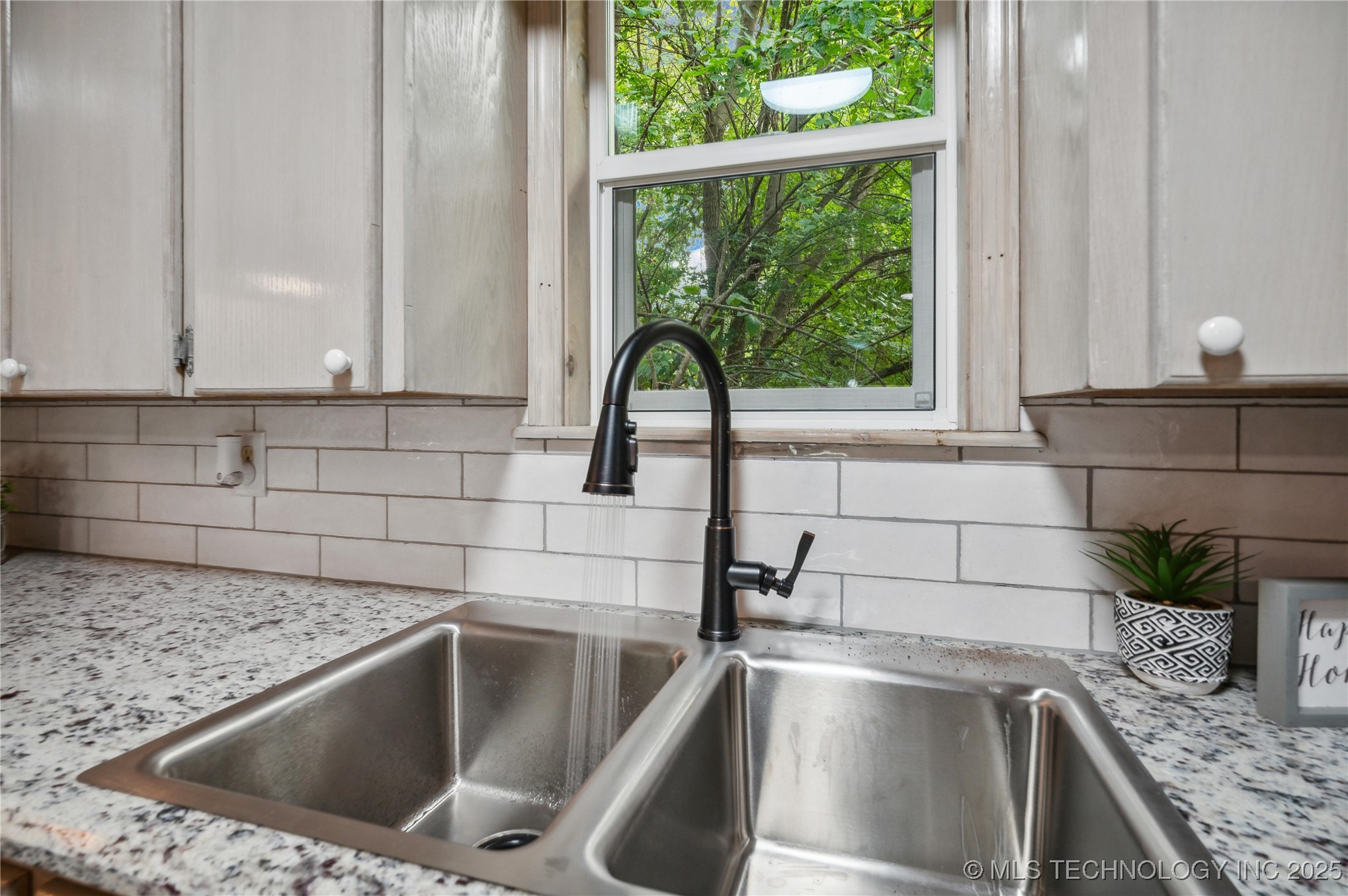 249 W Patti June Street Property Photo 7