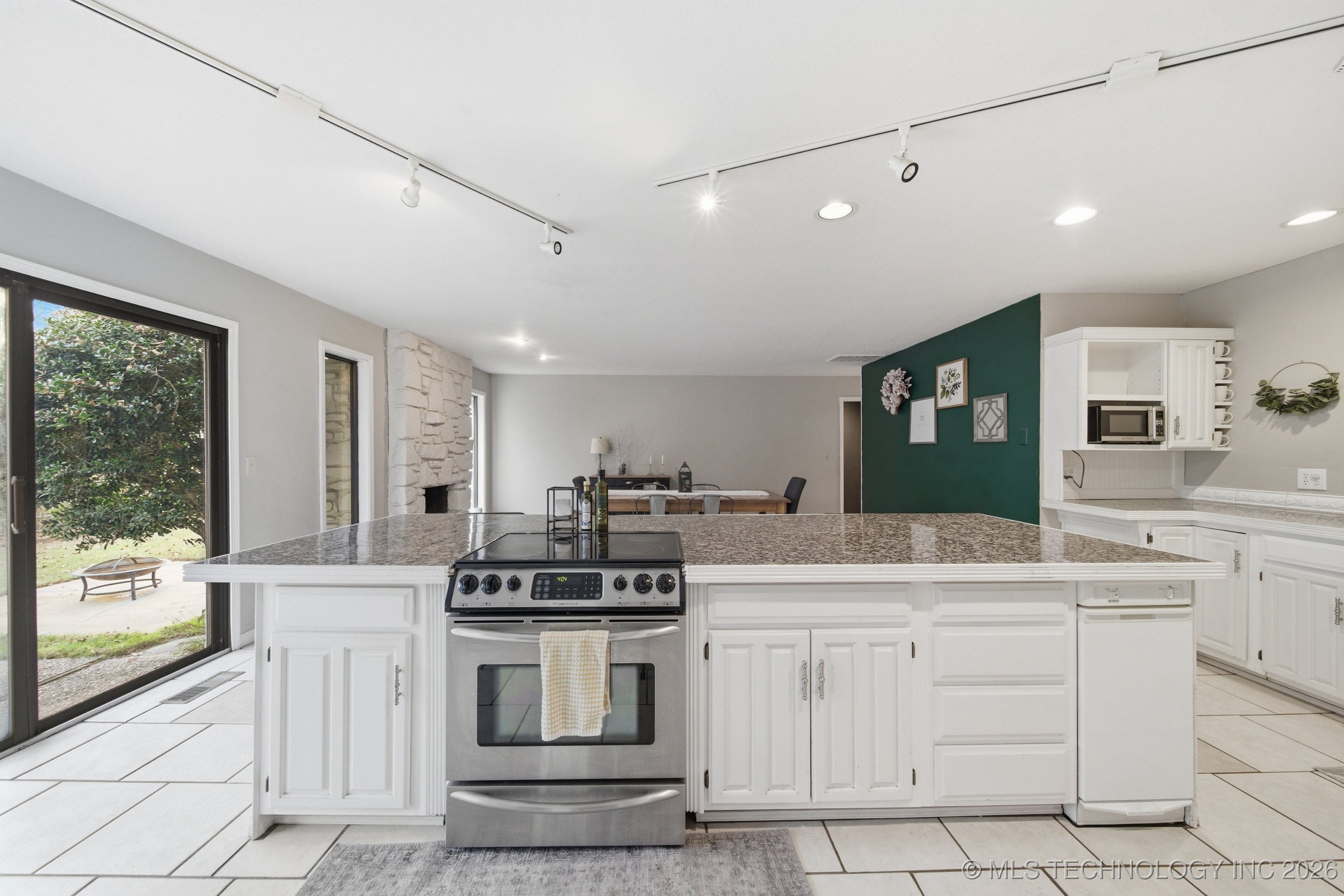 4552 E 85th Street Property Photo 14