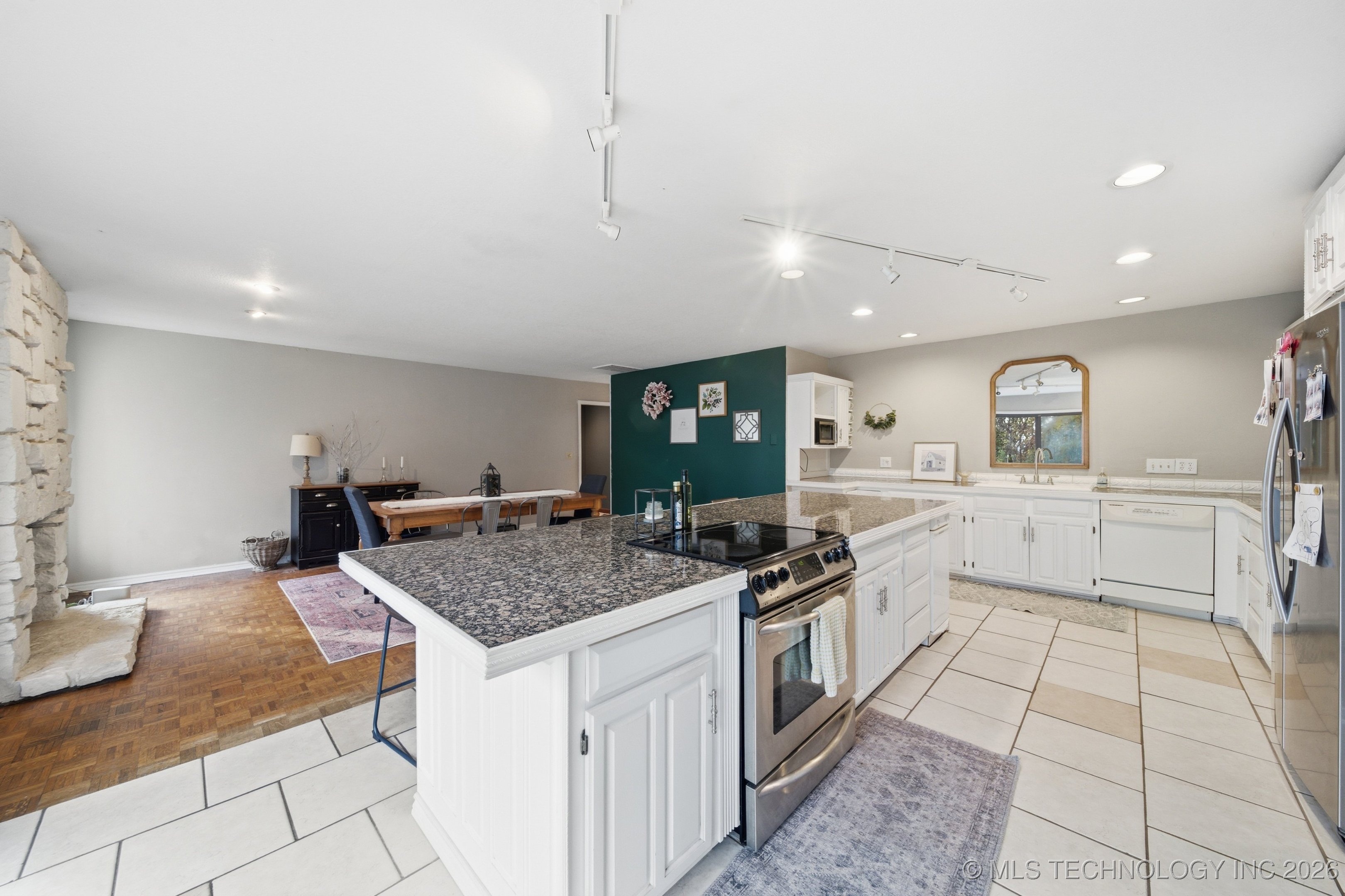 4552 E 85th Street Property Photo 15