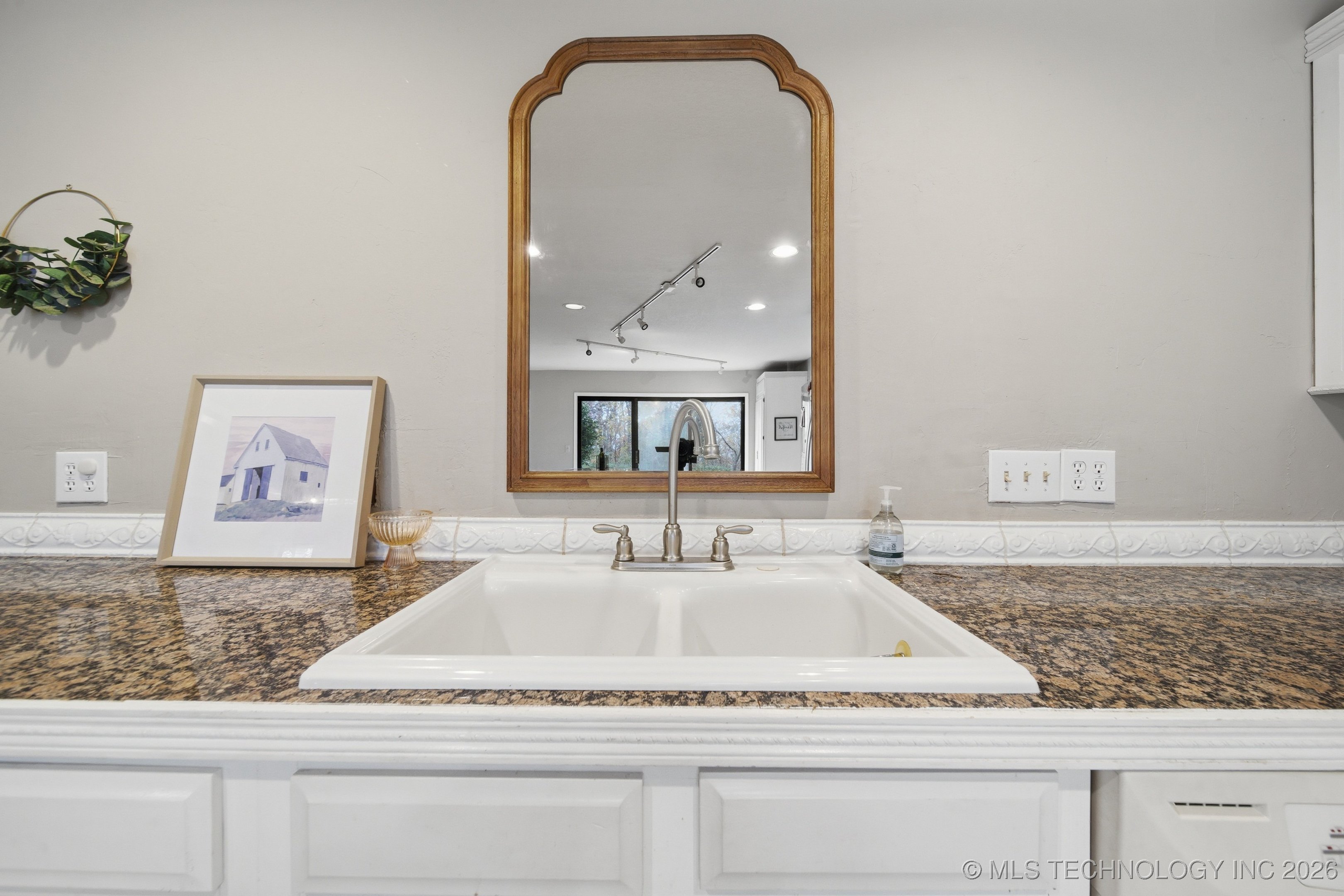 4552 E 85th Street Property Photo 17