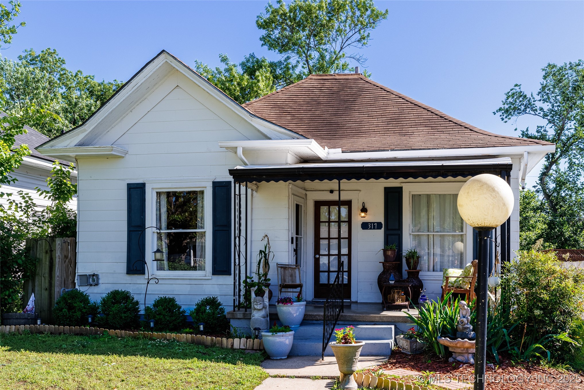 317 E 4th Street Property Photo 1