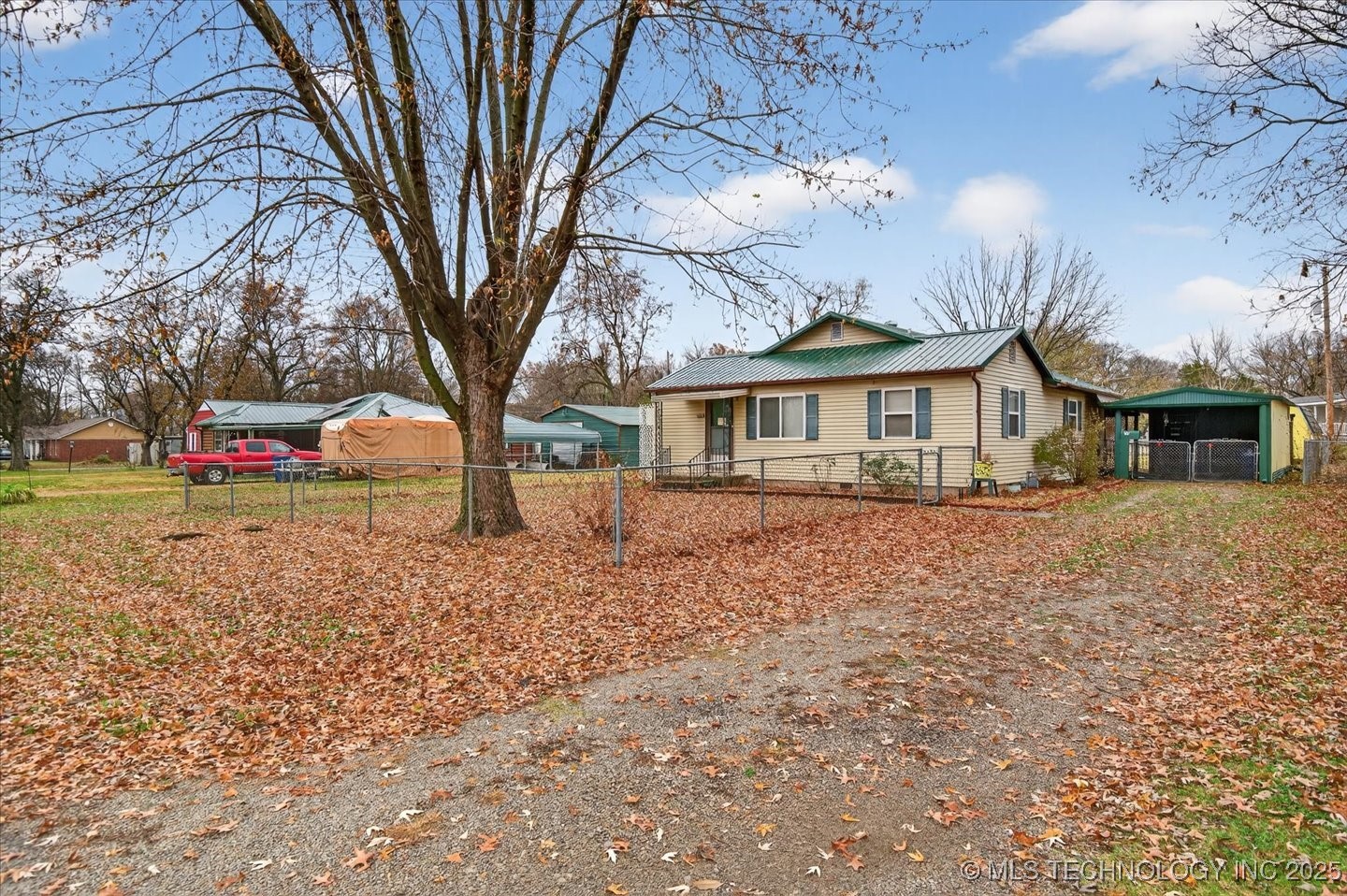 715 S Hickory Street Property Photo 1