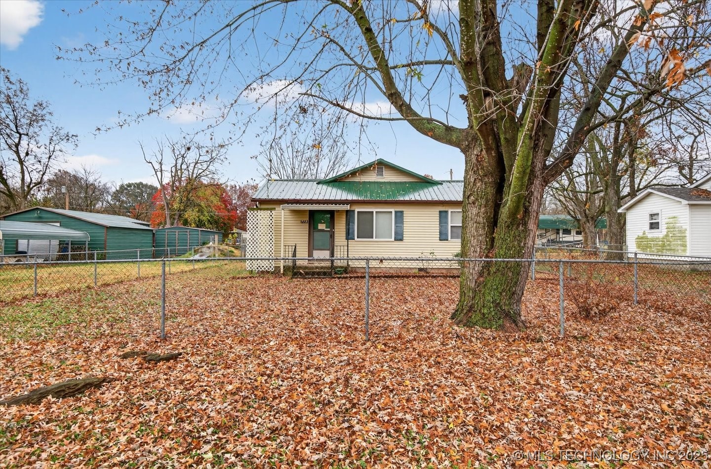 715 S Hickory Street Property Photo 2