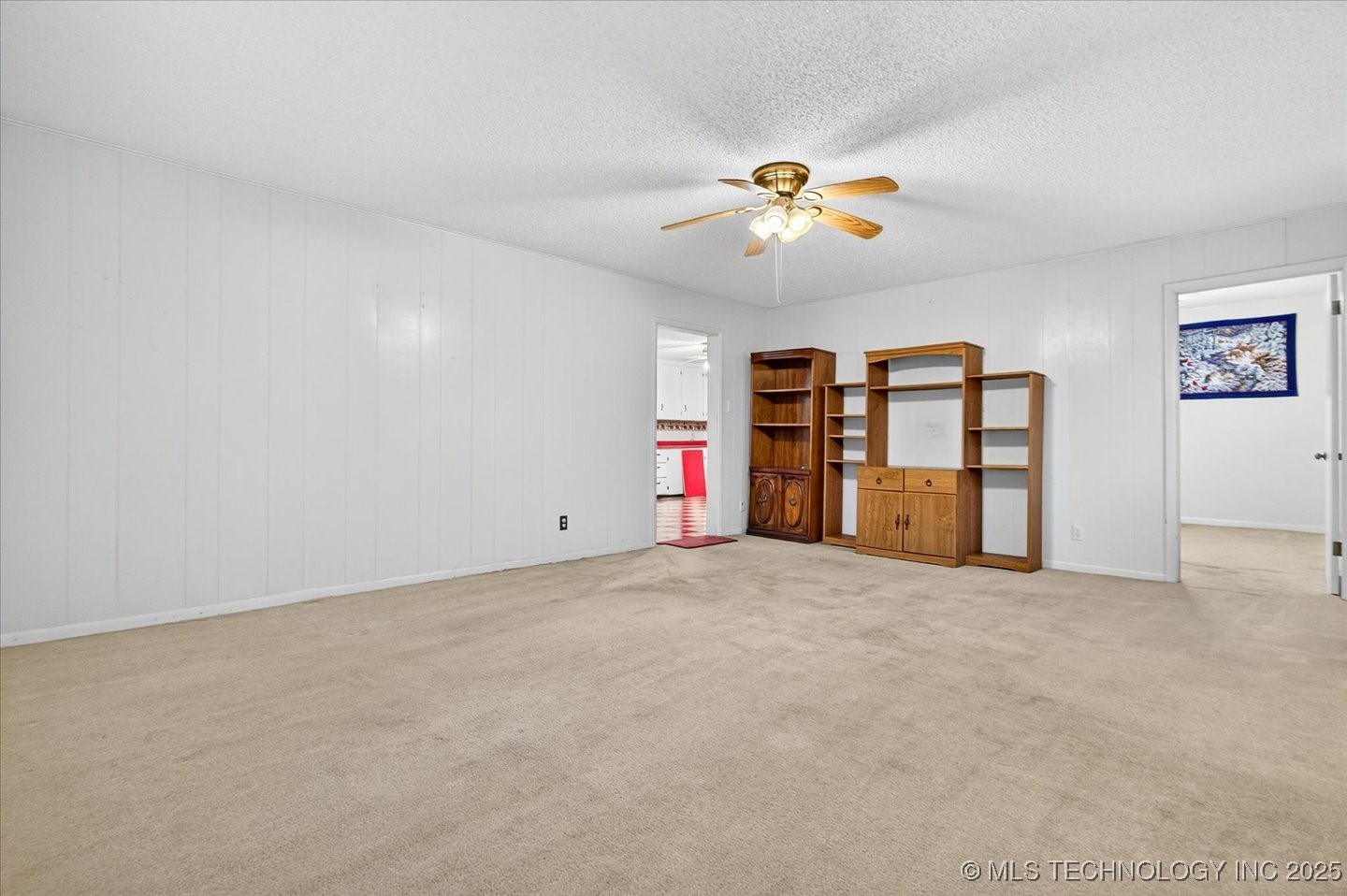 715 S Hickory Street Property Photo 4