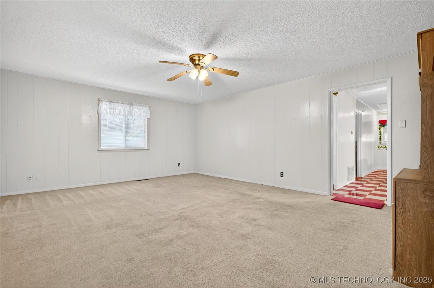 715 S Hickory Street Property Photo 6