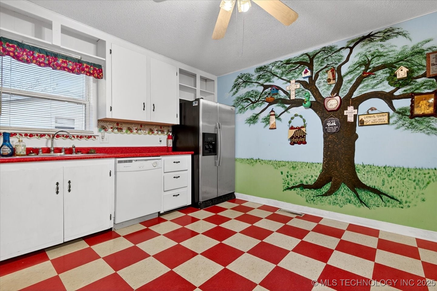 715 S Hickory Street Property Photo 10