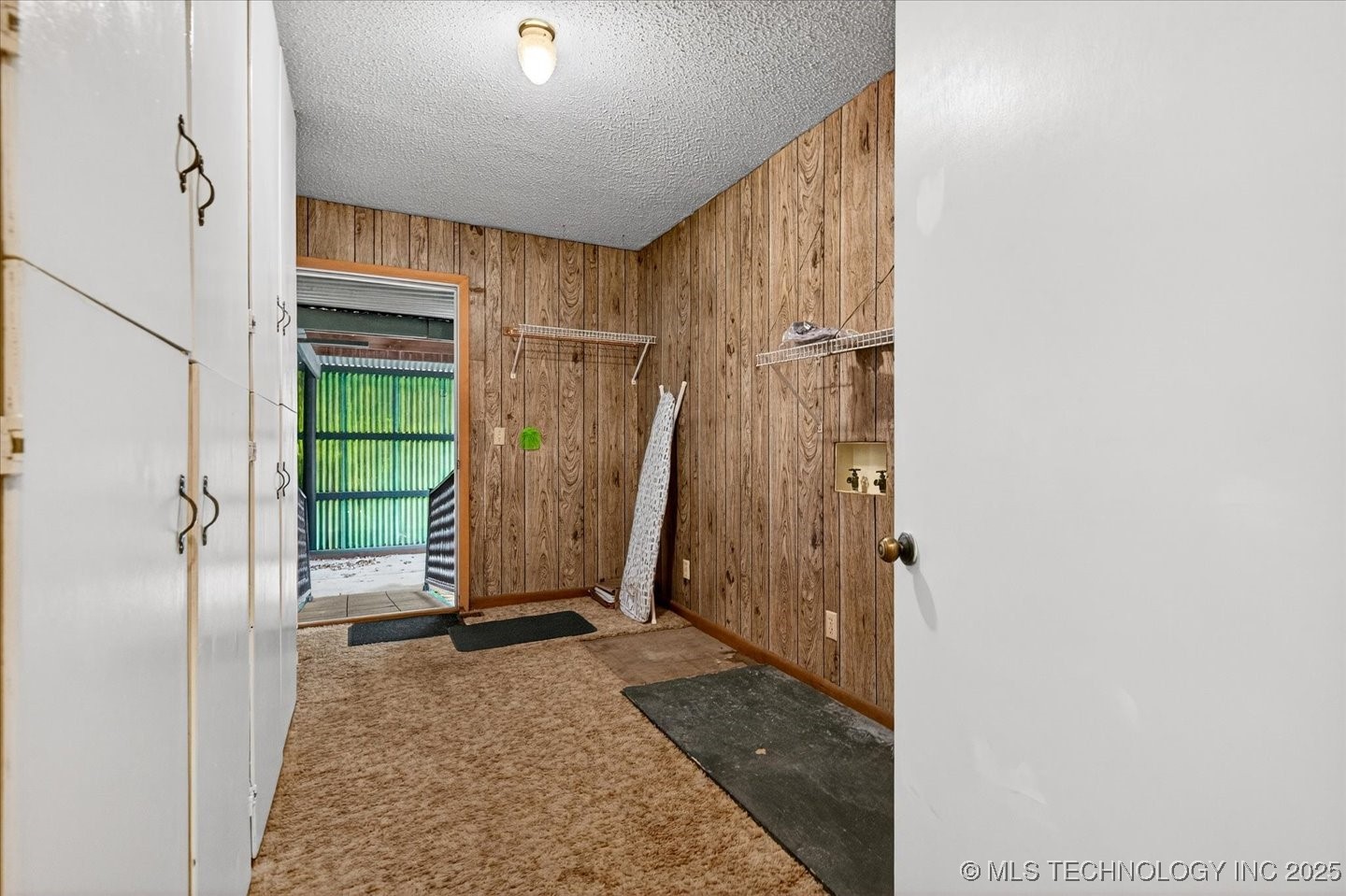 715 S Hickory Street Property Photo 18