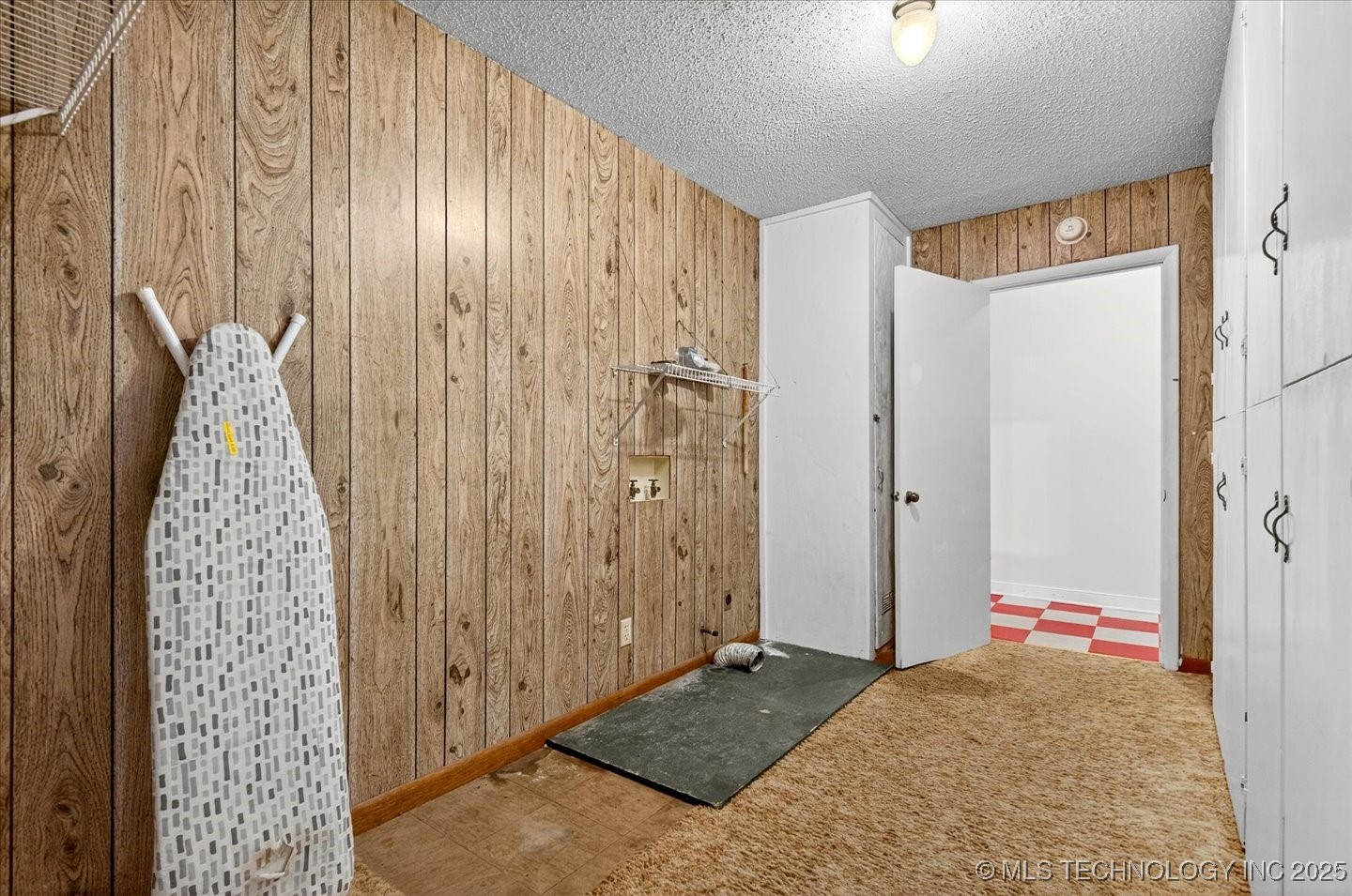 715 S Hickory Street Property Photo 19