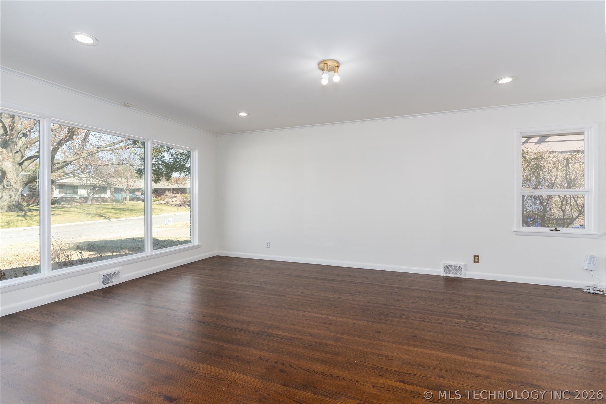 3714 E 46th Place Property Photo 4