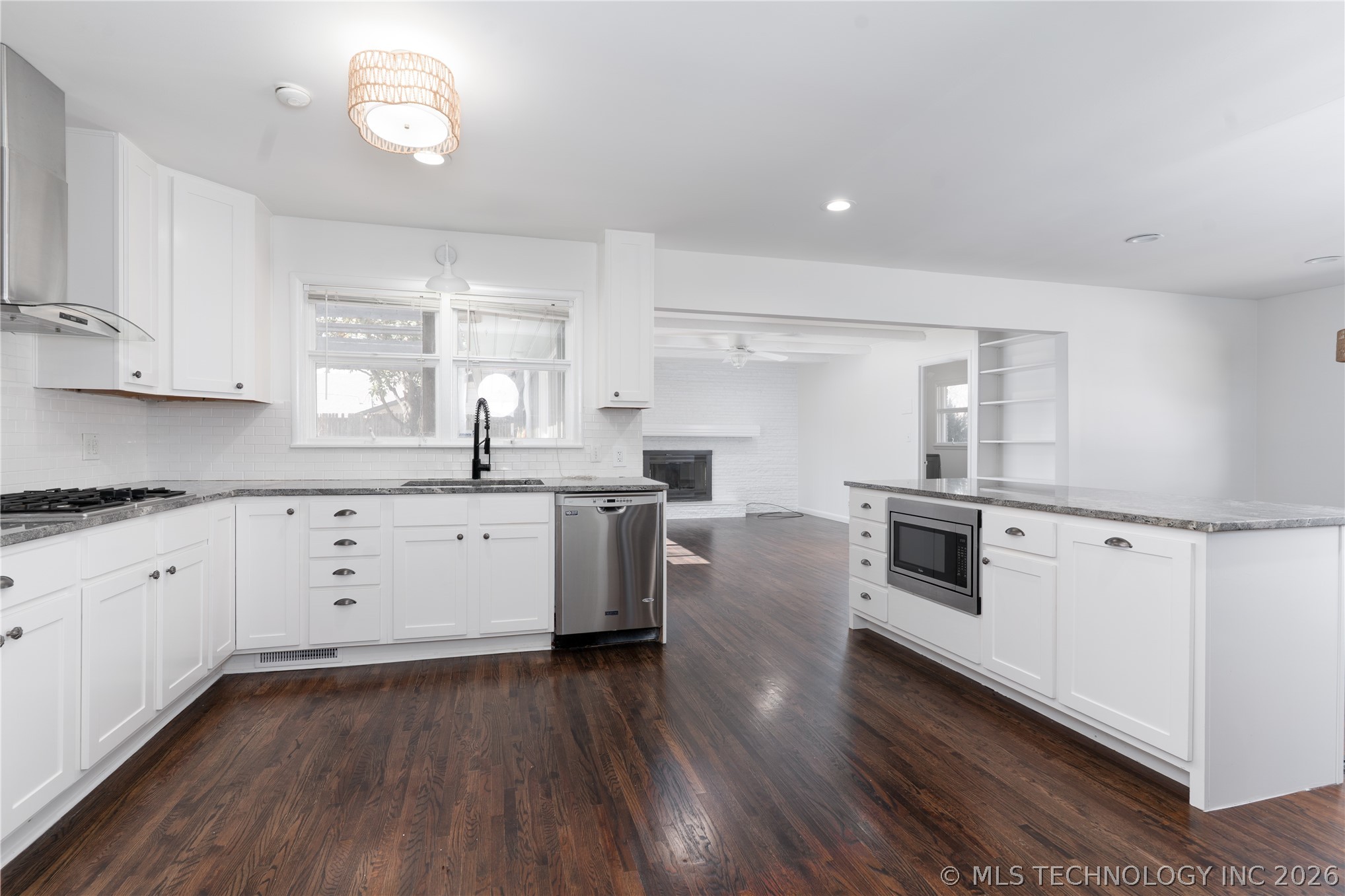 3714 E 46th Place Property Photo 8