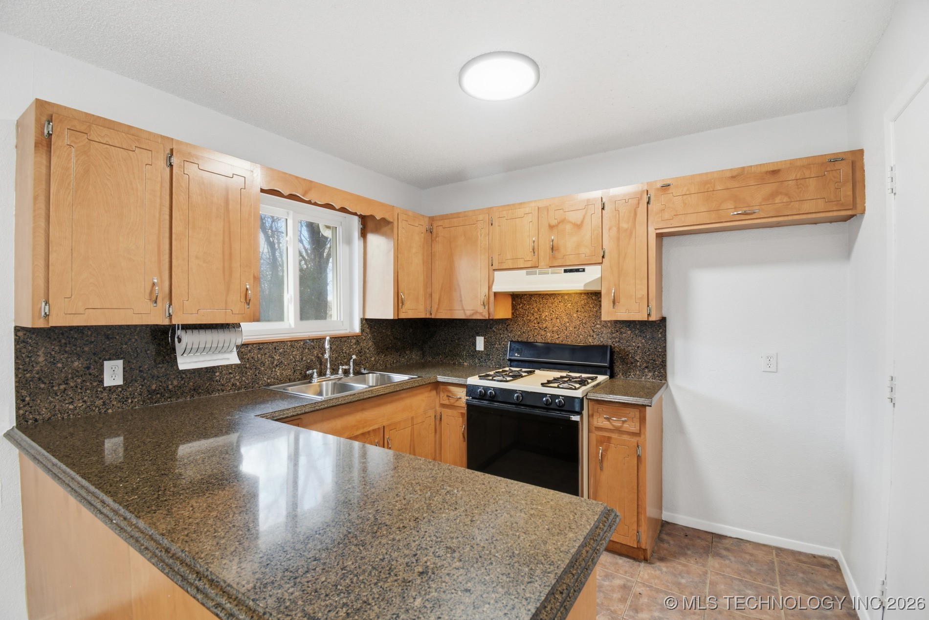 3102 N Troost Avenue Property Photo 5