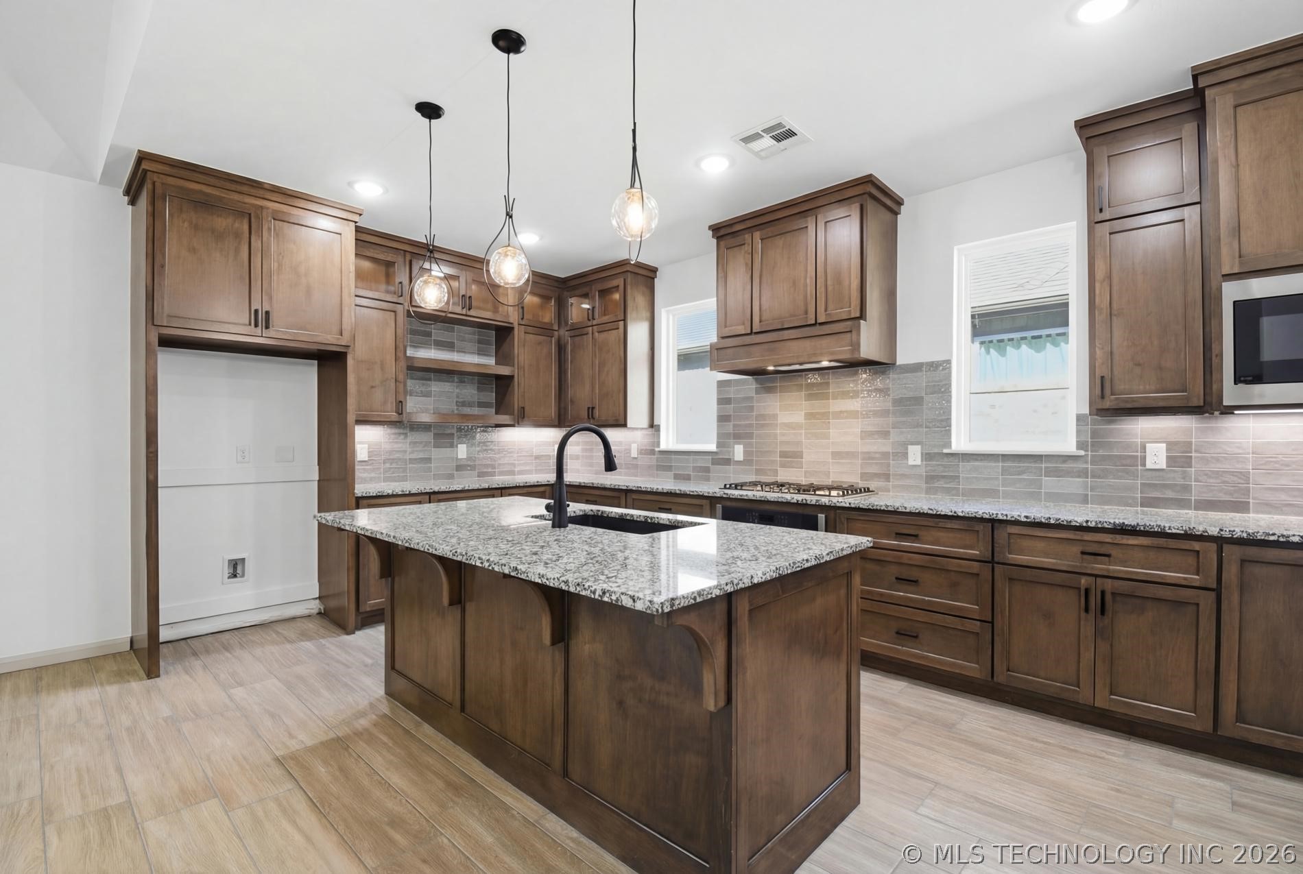 1218 N Elder Avenue Property Photo 8