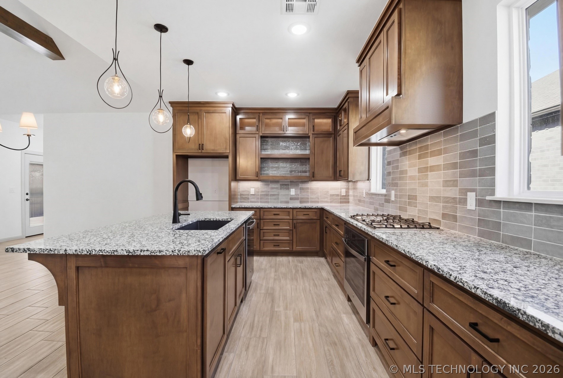 1218 N Elder Avenue Property Photo 9