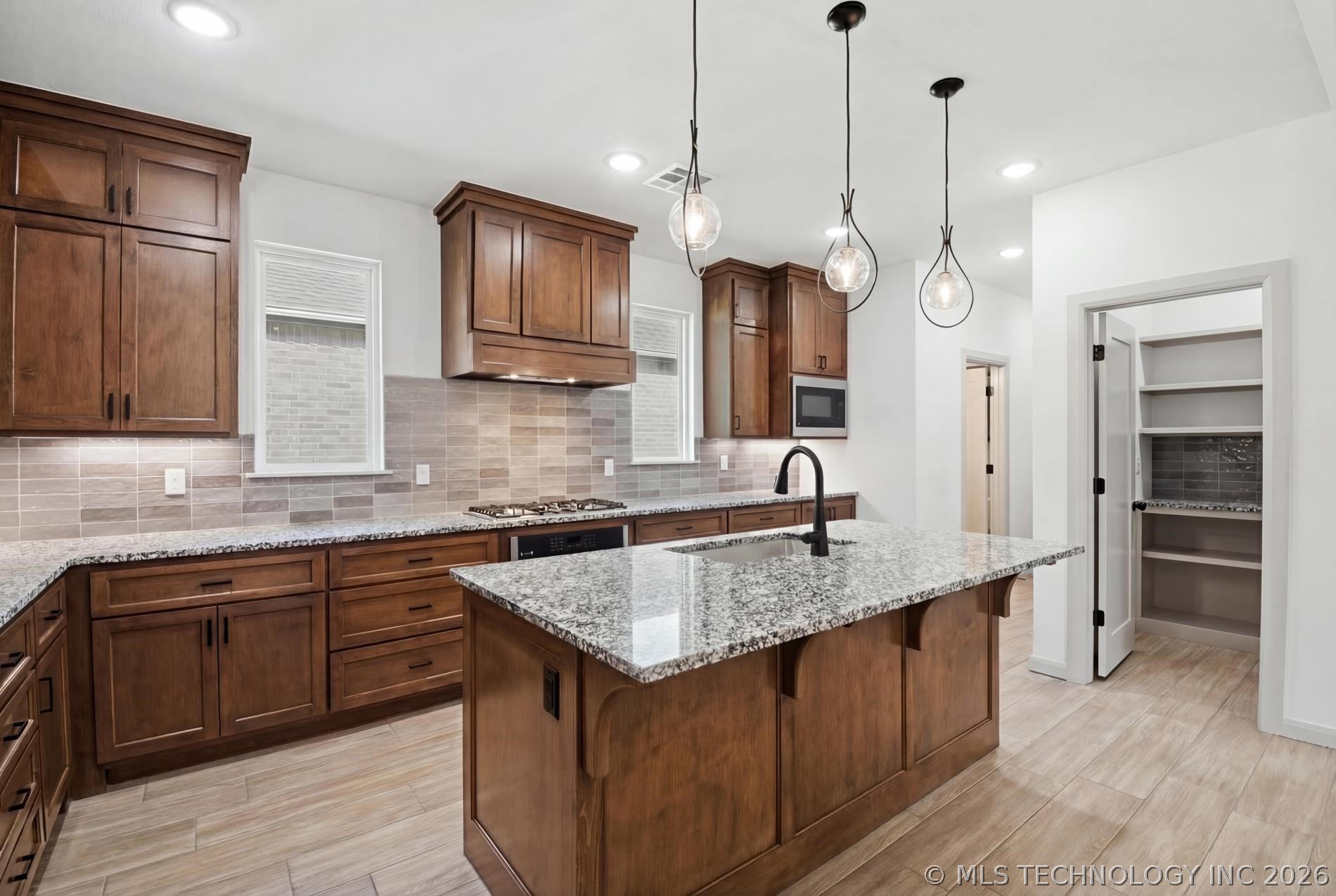 1218 N Elder Avenue Property Photo 11