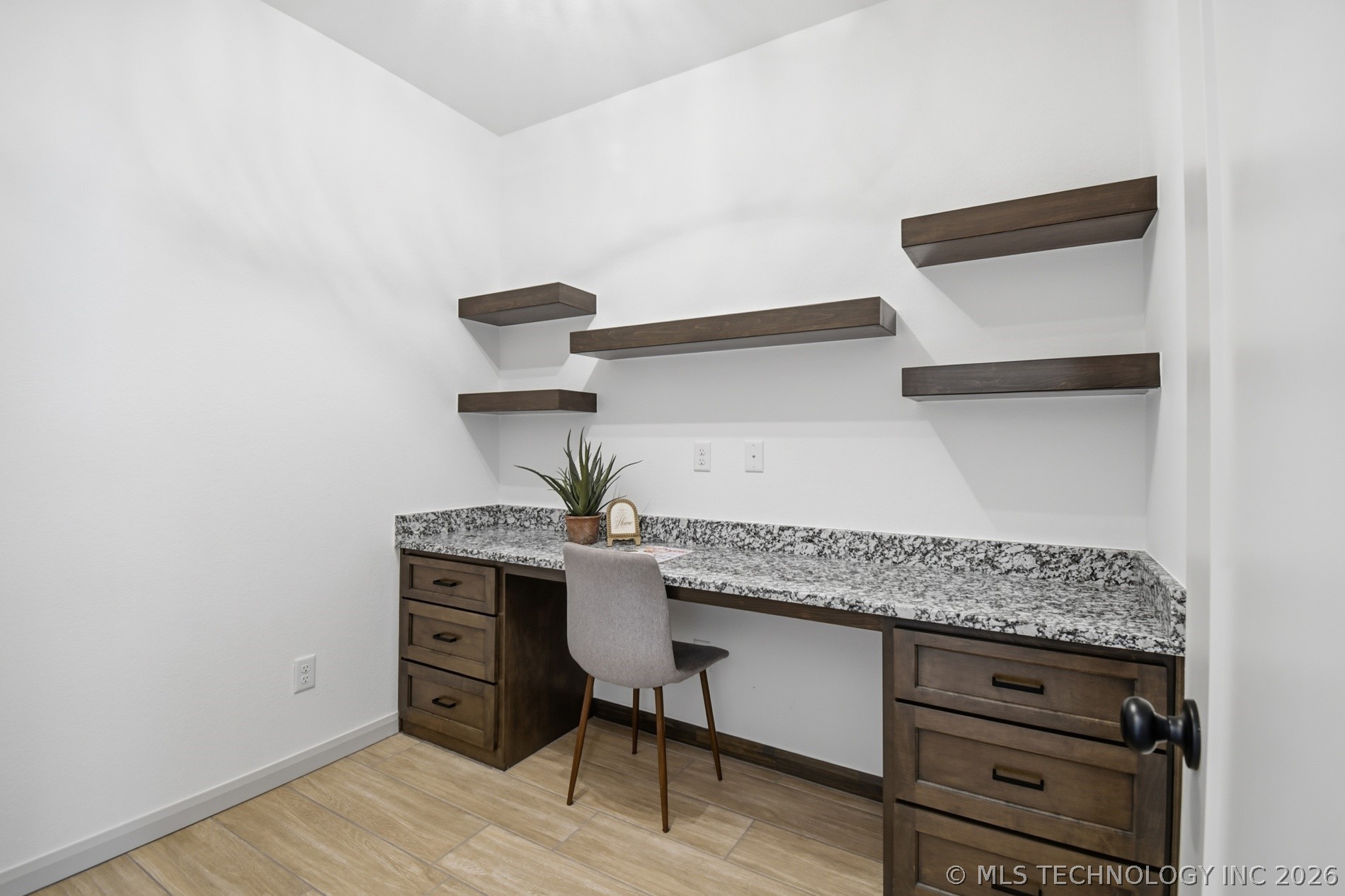 1218 N Elder Avenue Property Photo 25