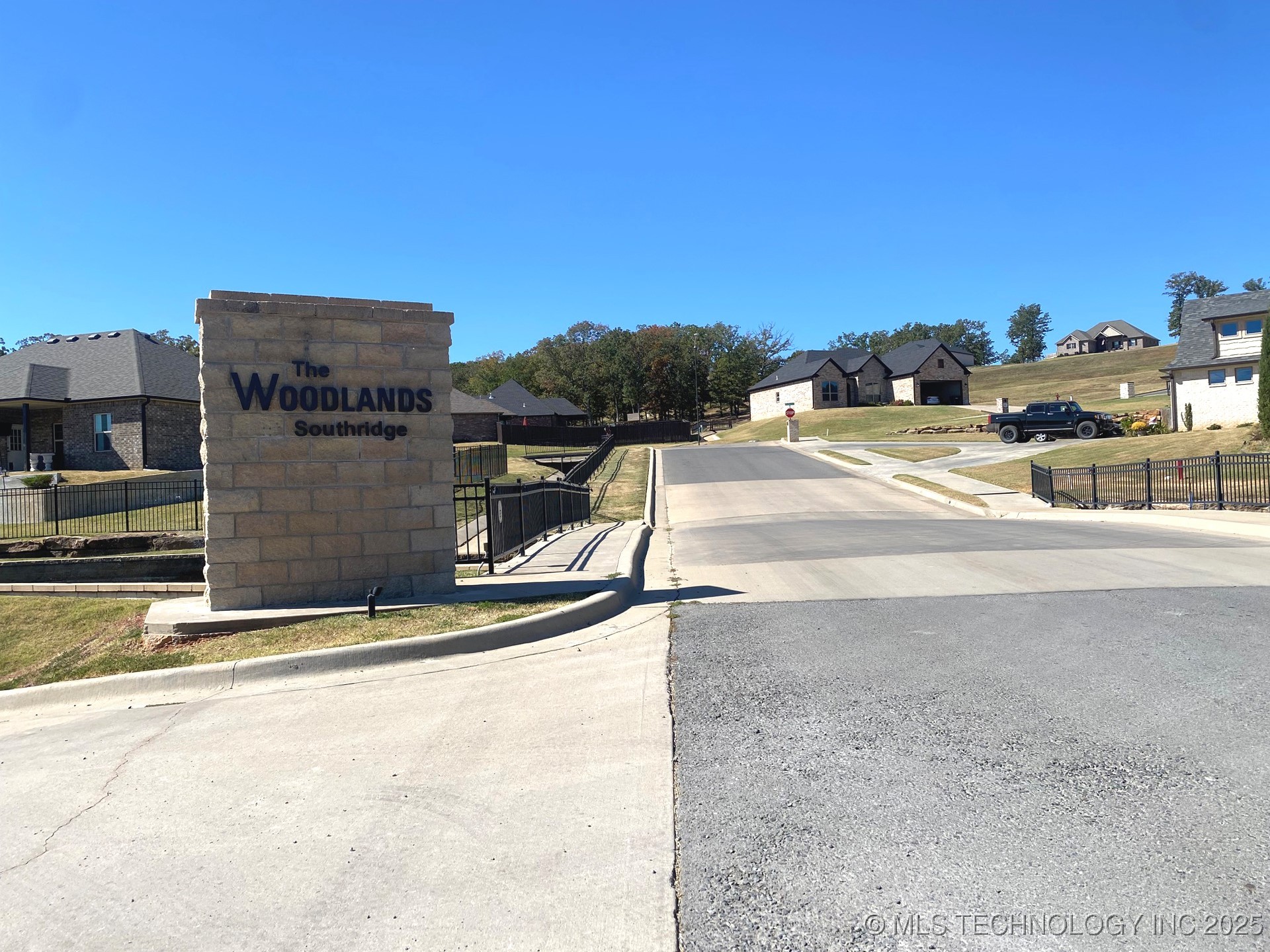 656 Woodlands Drive Property Photo 8