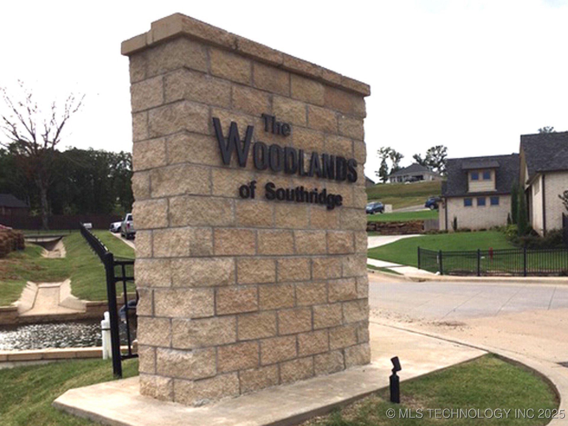 635 Woodlands Drive Property Photo 7