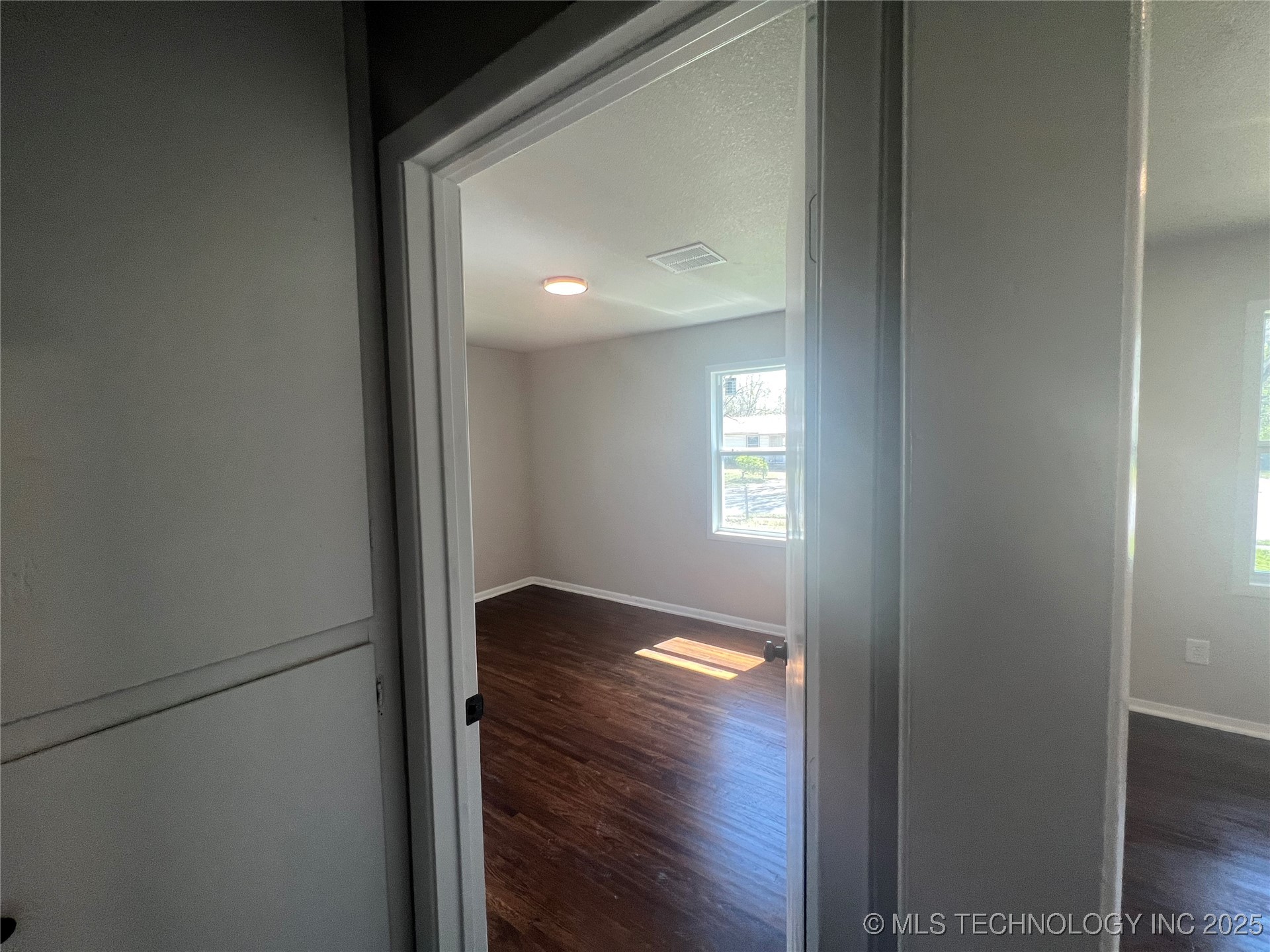 727 E 33rd Street N Property Photo 8