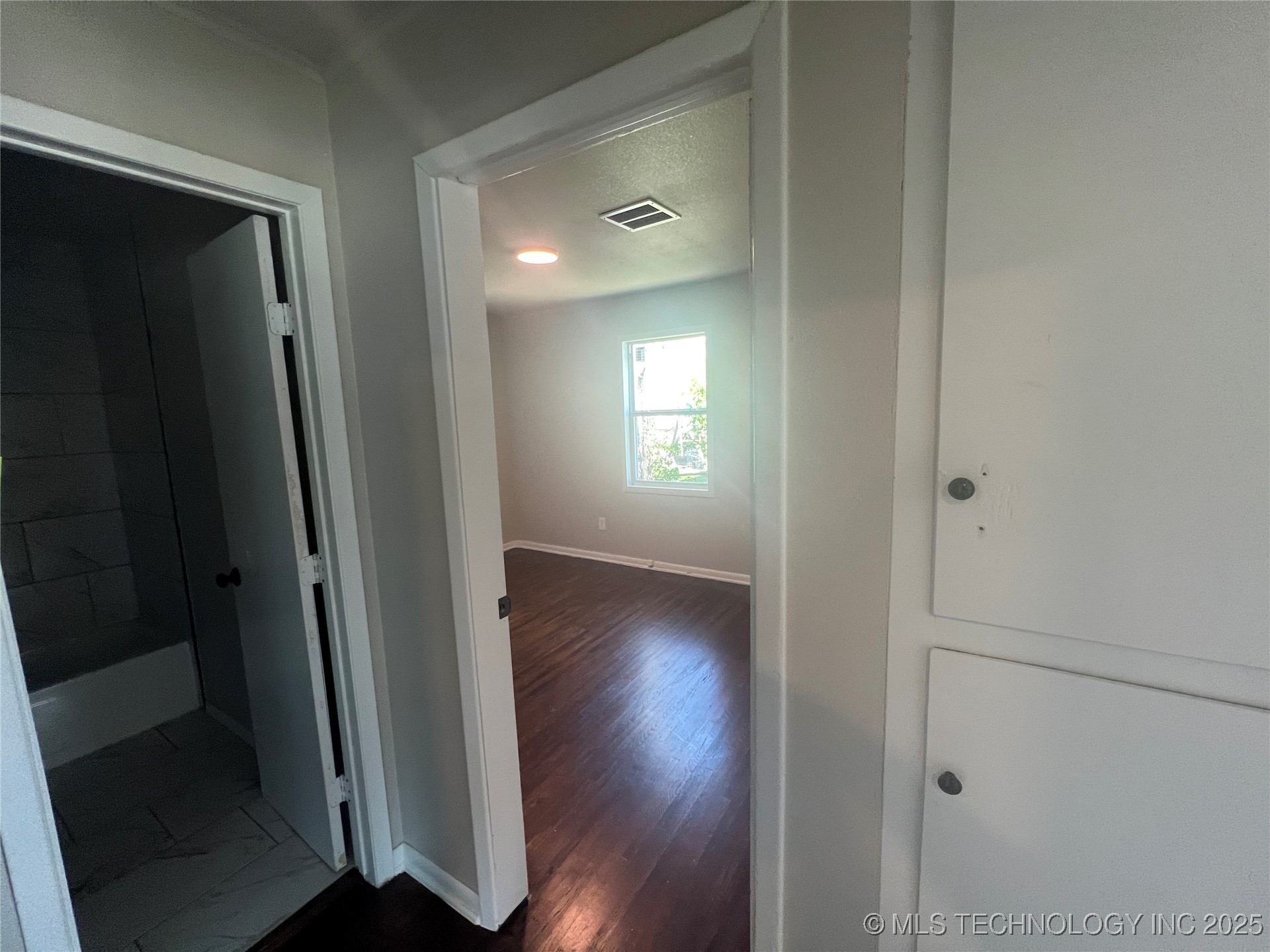 727 E 33rd Street N Property Photo 9