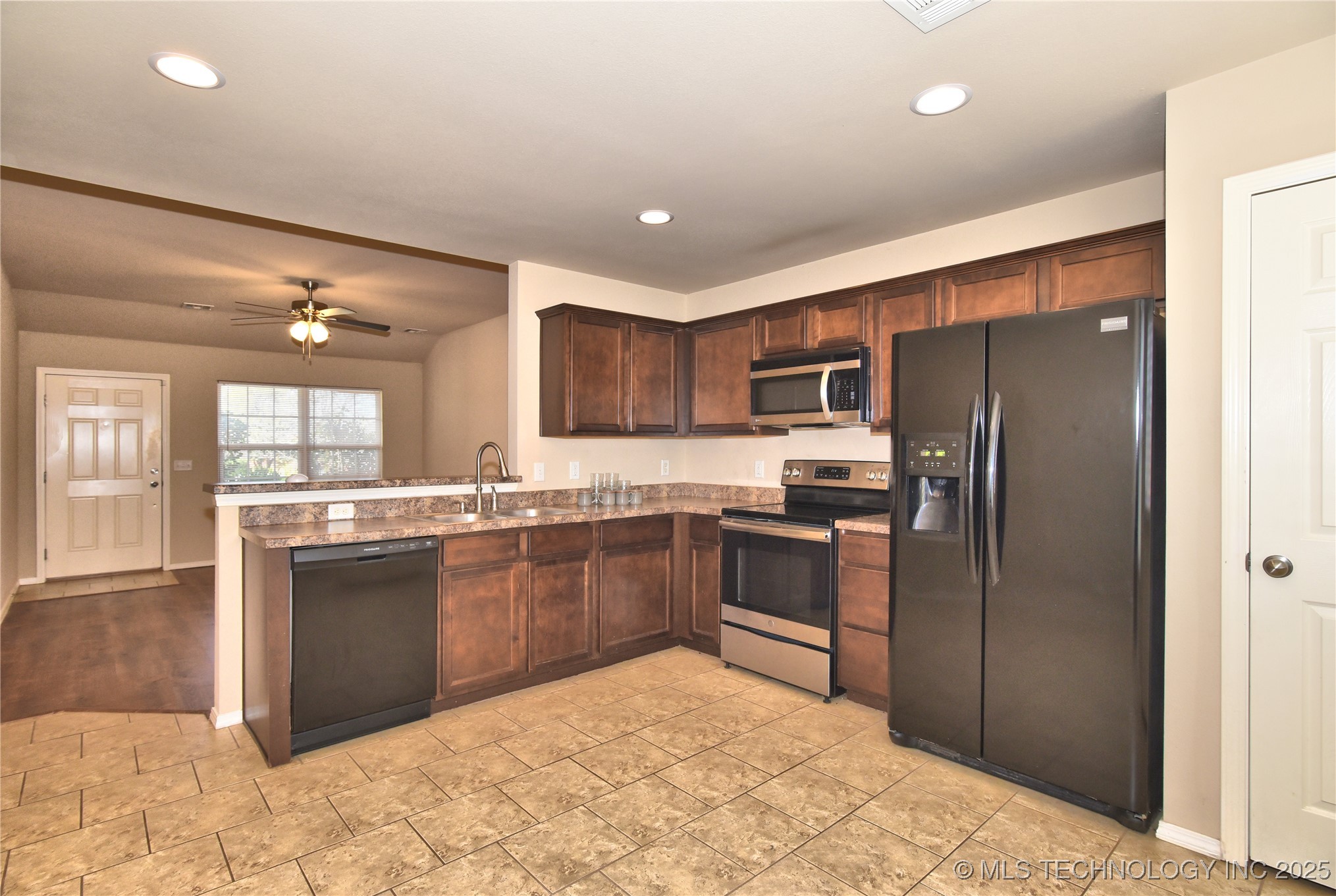 6709 N 128 East Avenue Property Photo 9