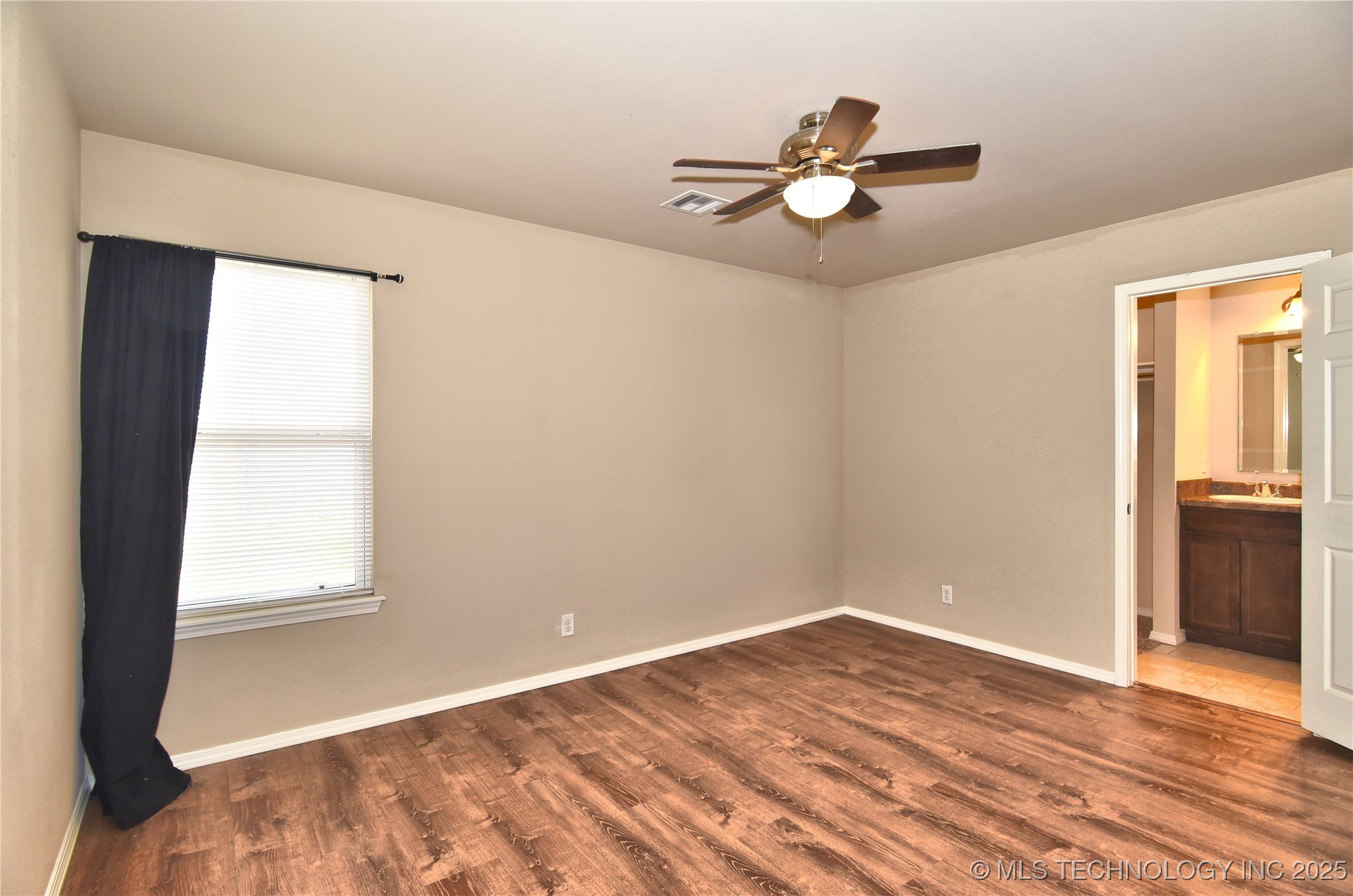 6709 N 128 East Avenue Property Photo 12