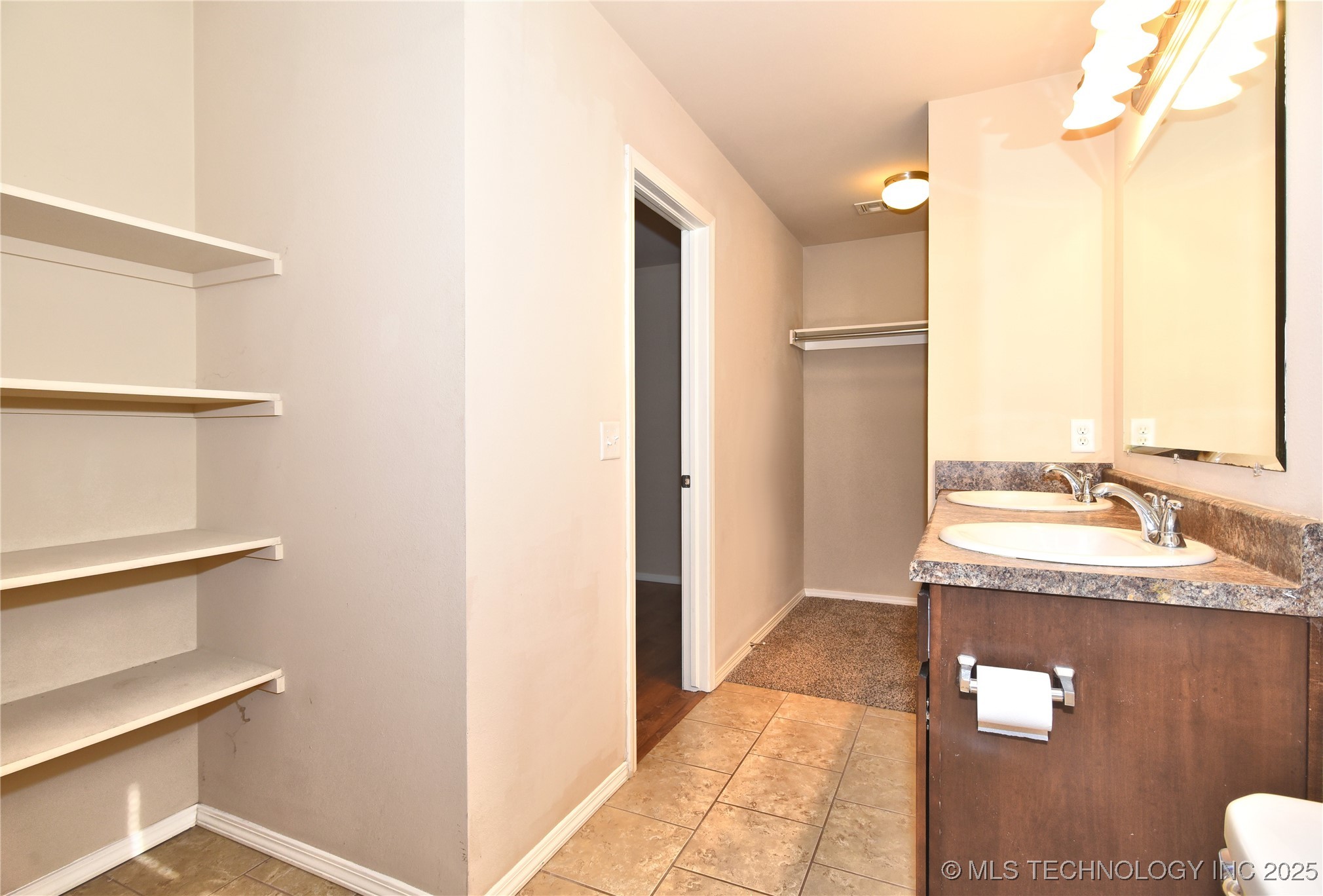 6709 N 128 East Avenue Property Photo 15