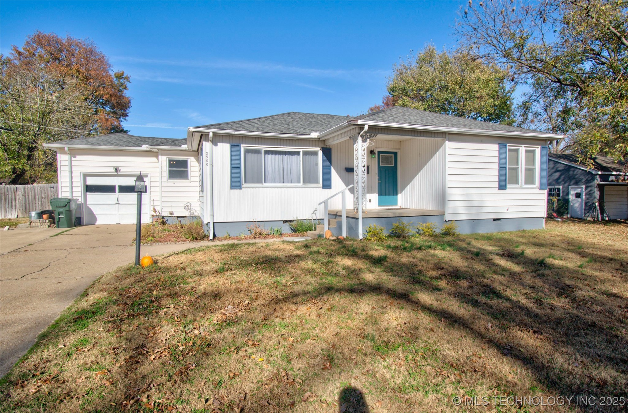 2500 Elmira St Property Photo 2