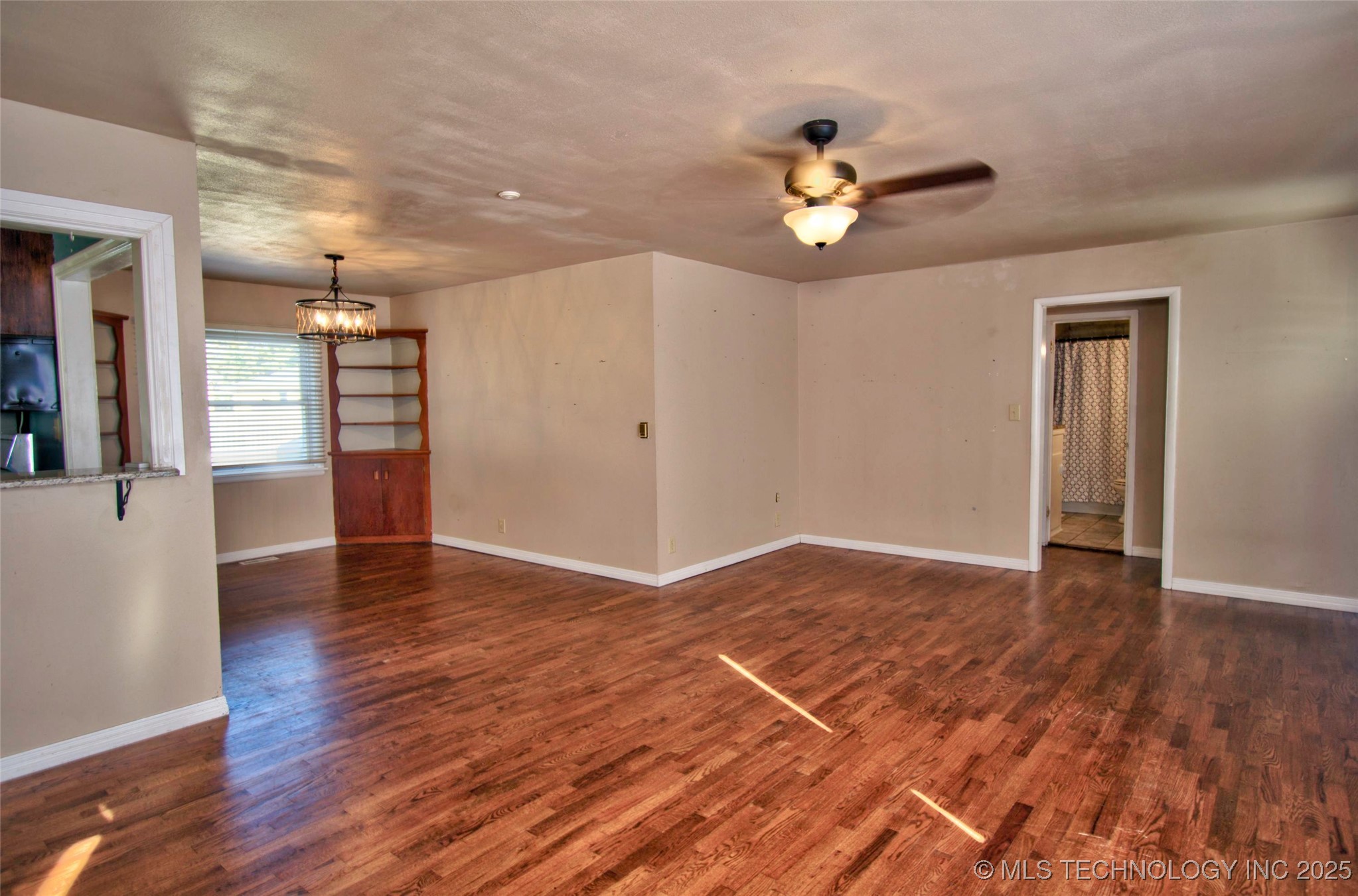 2500 Elmira St Property Photo 5