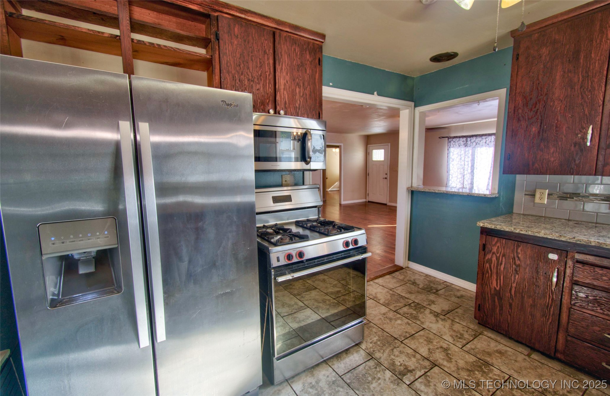 2500 Elmira St Property Photo 8