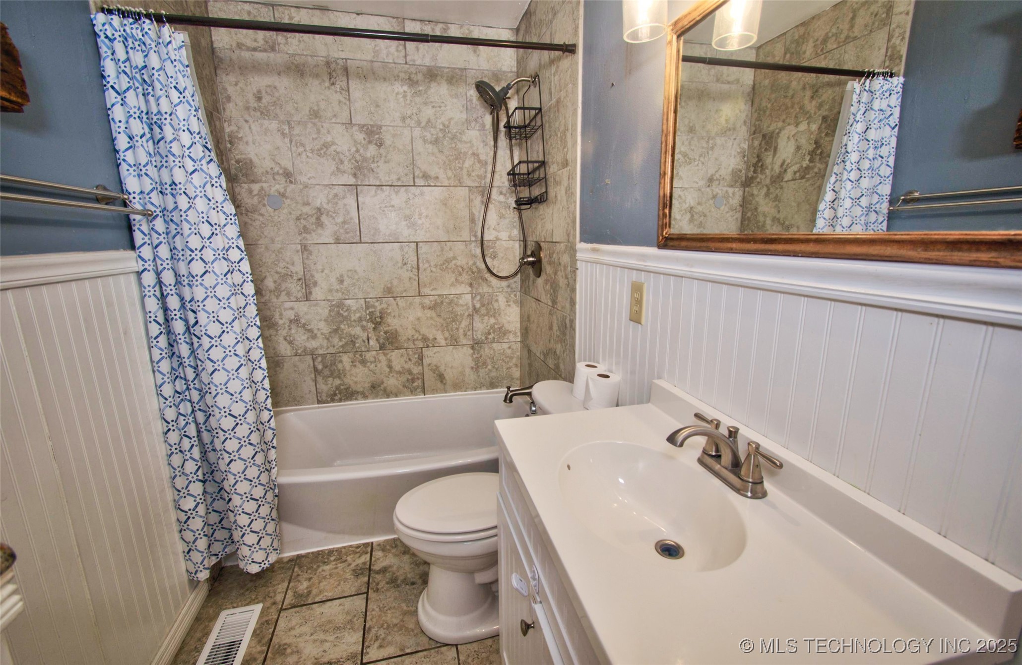 2500 Elmira St Property Photo 11