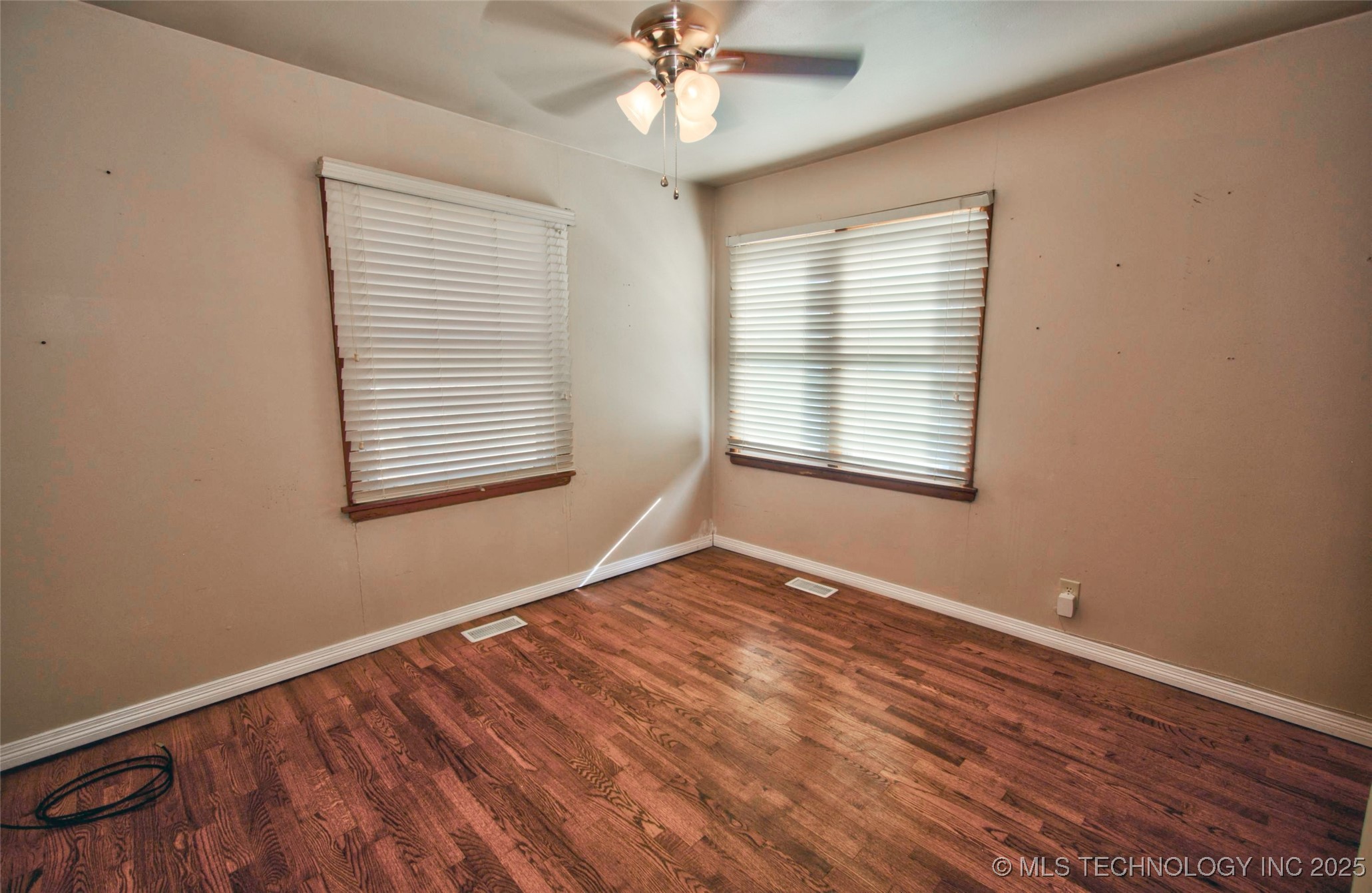 2500 Elmira St Property Photo 12