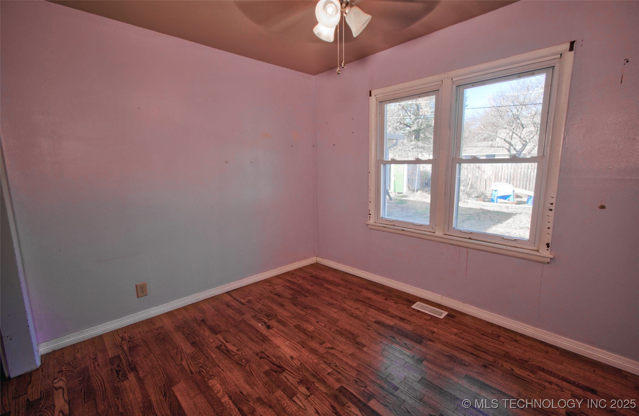 2500 Elmira St Property Photo 14