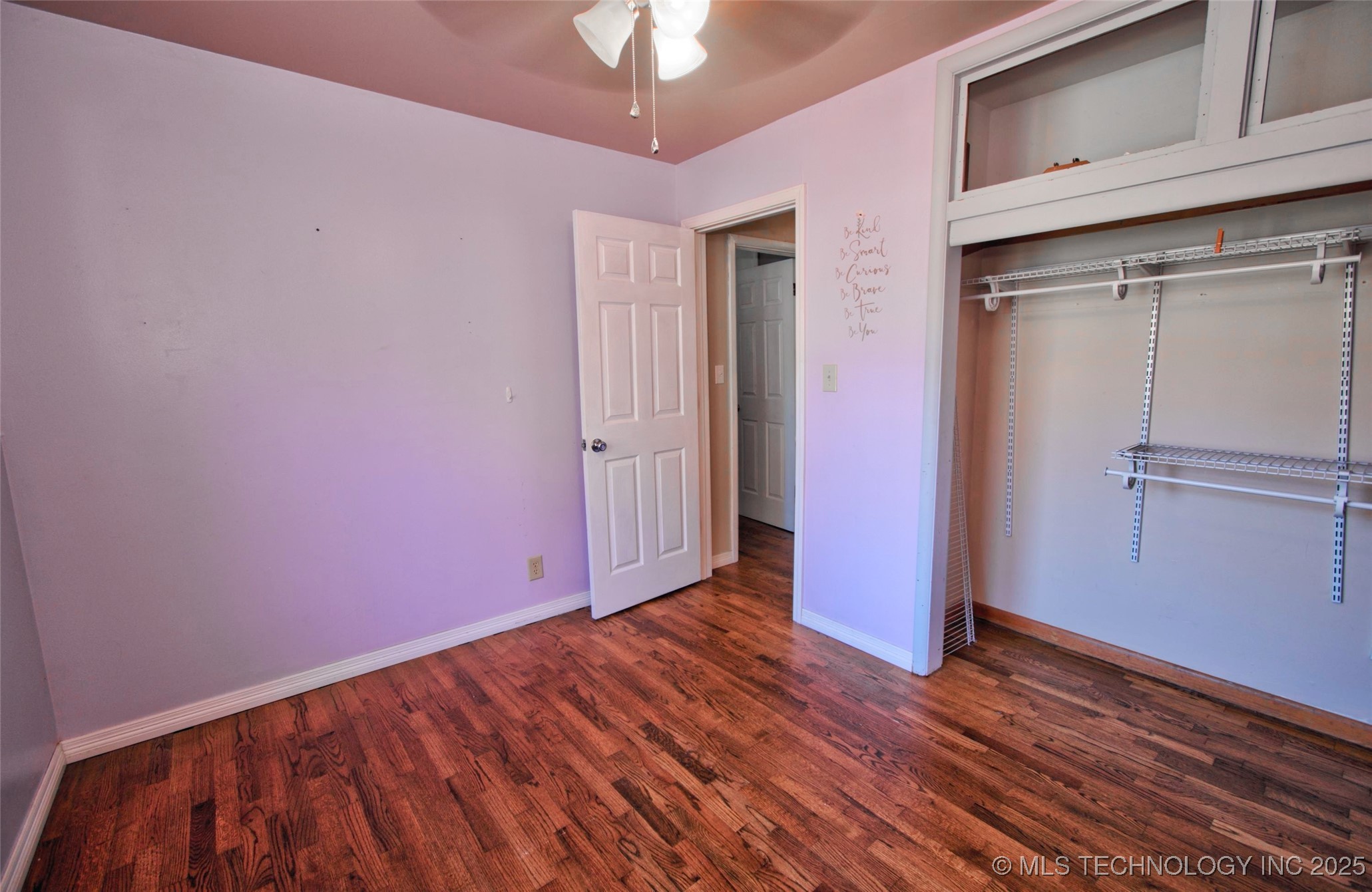 2500 Elmira St Property Photo 15