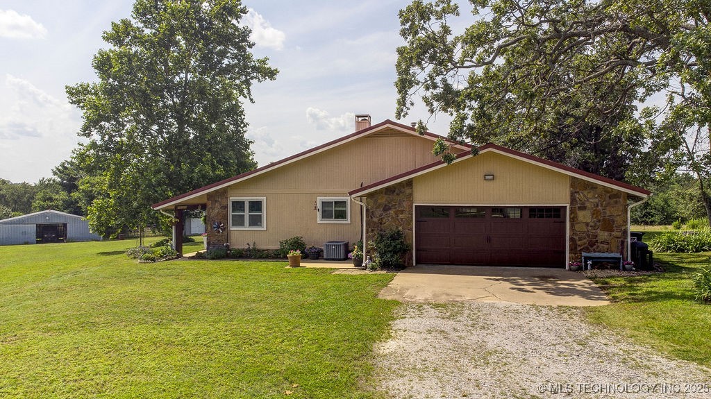 20700 E 420 Road Property Photo 4