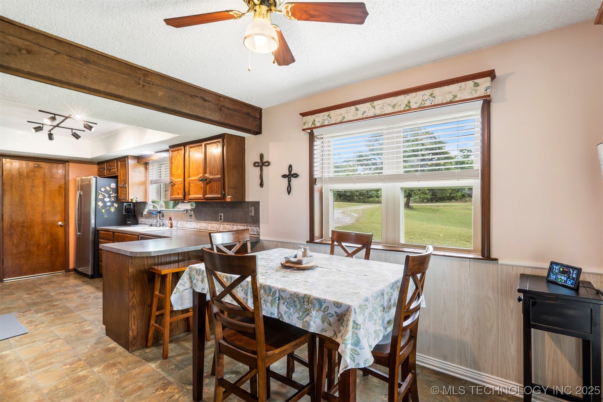 20700 E 420 Road Property Photo 16