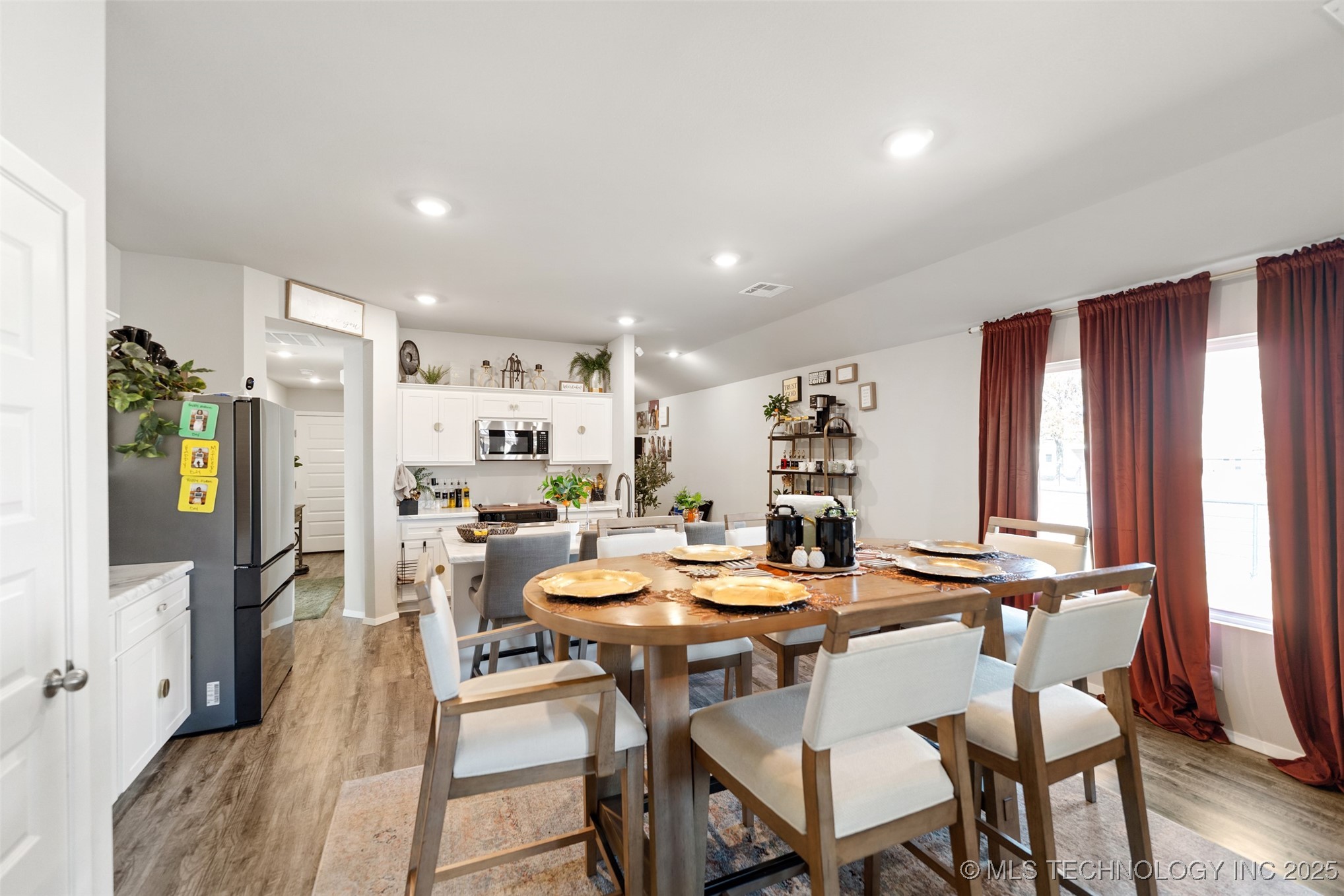 716 N Redbud Avenue Property Photo 10