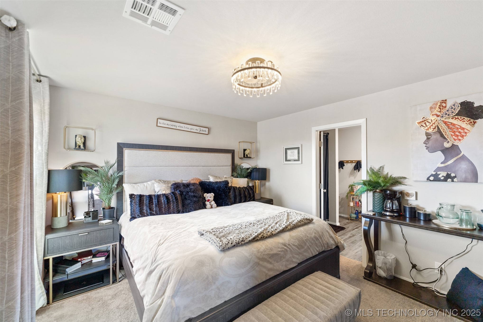 716 N Redbud Avenue Property Photo 14