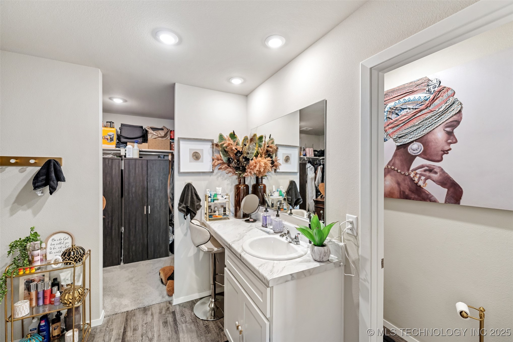 716 N Redbud Avenue Property Photo 15