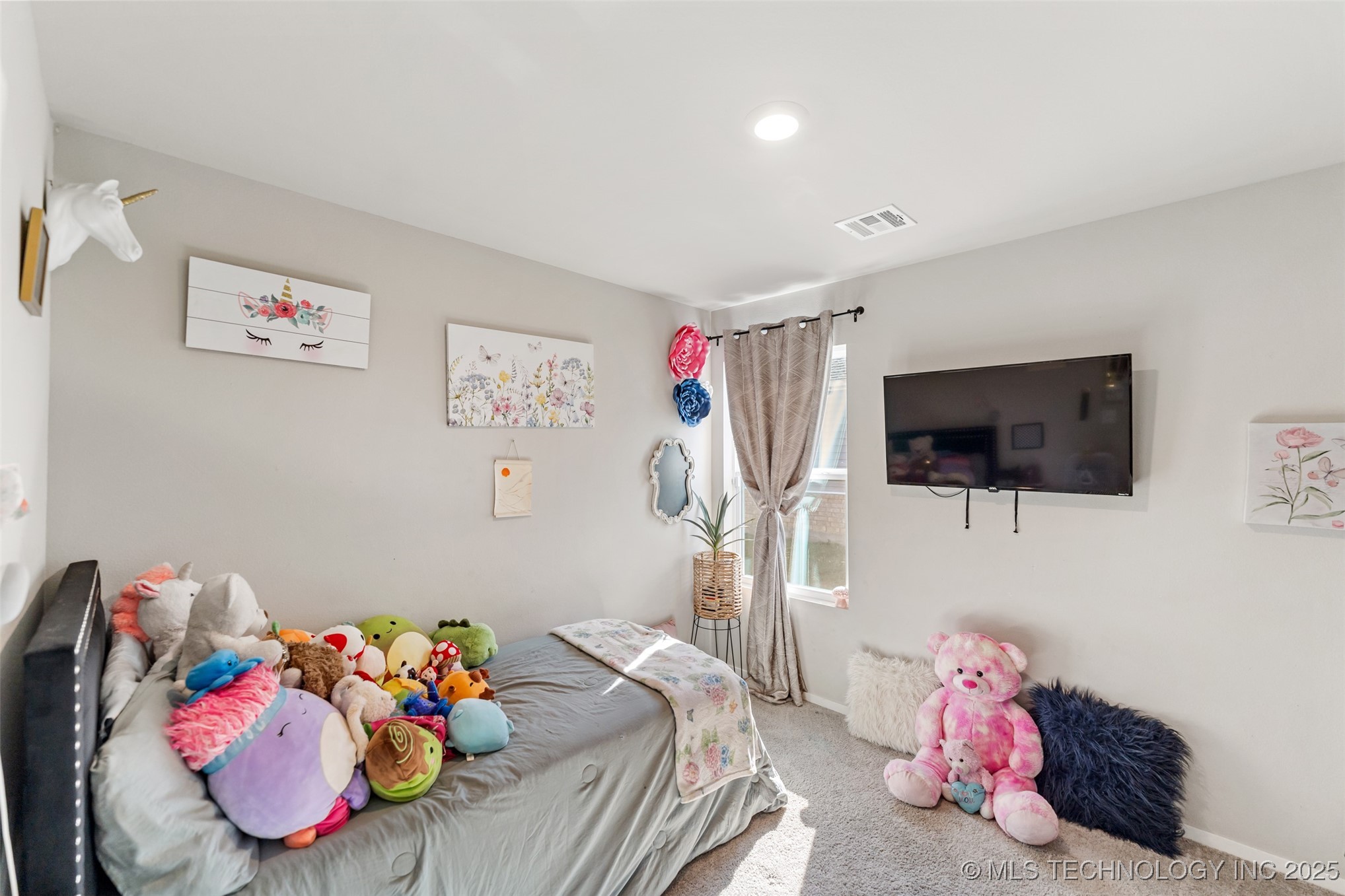 716 N Redbud Avenue Property Photo 18