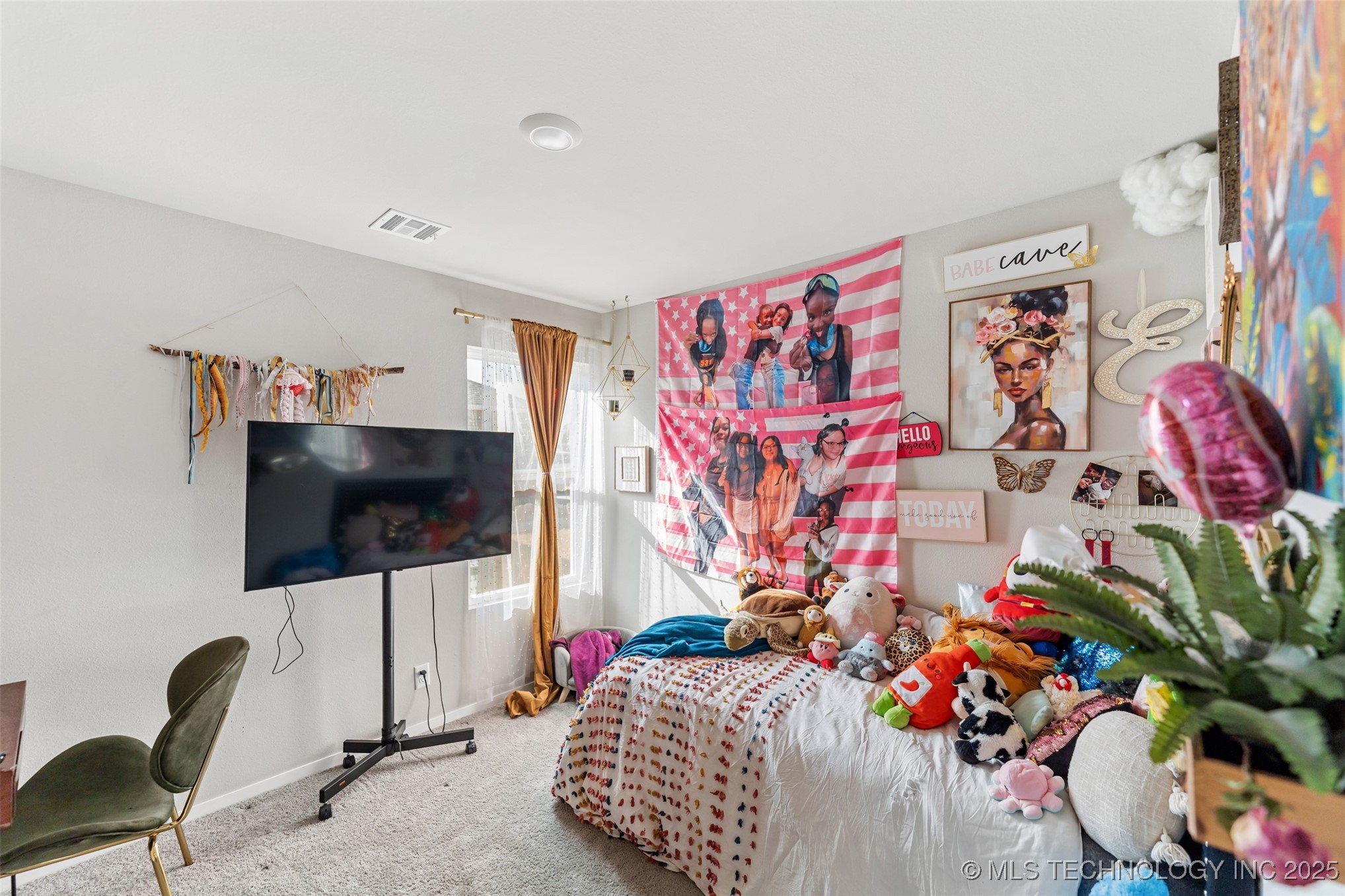 716 N Redbud Avenue Property Photo 20