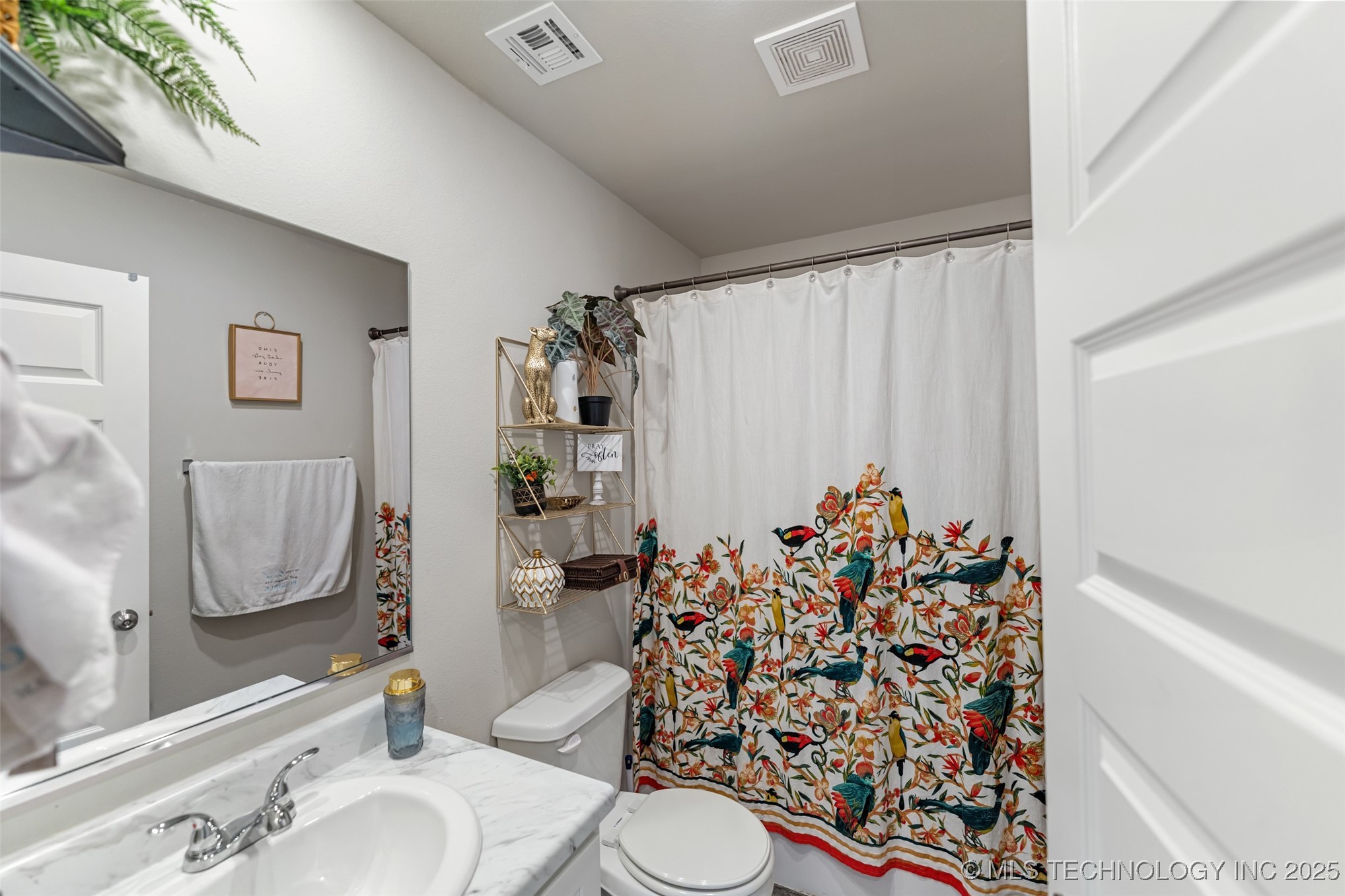 716 N Redbud Avenue Property Photo 21