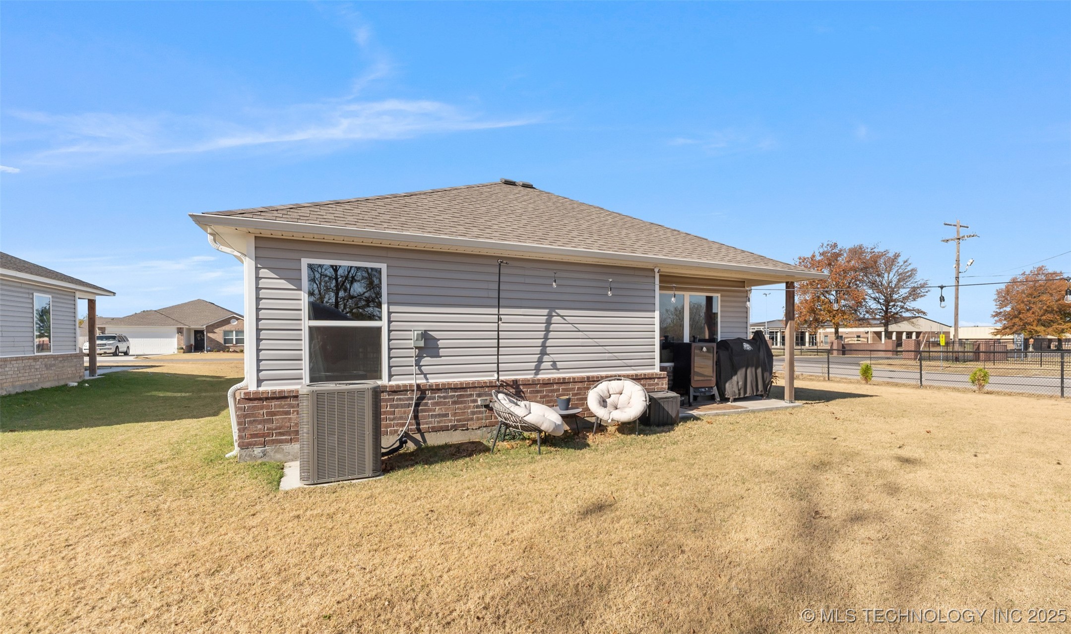 716 N Redbud Avenue Property Photo 26