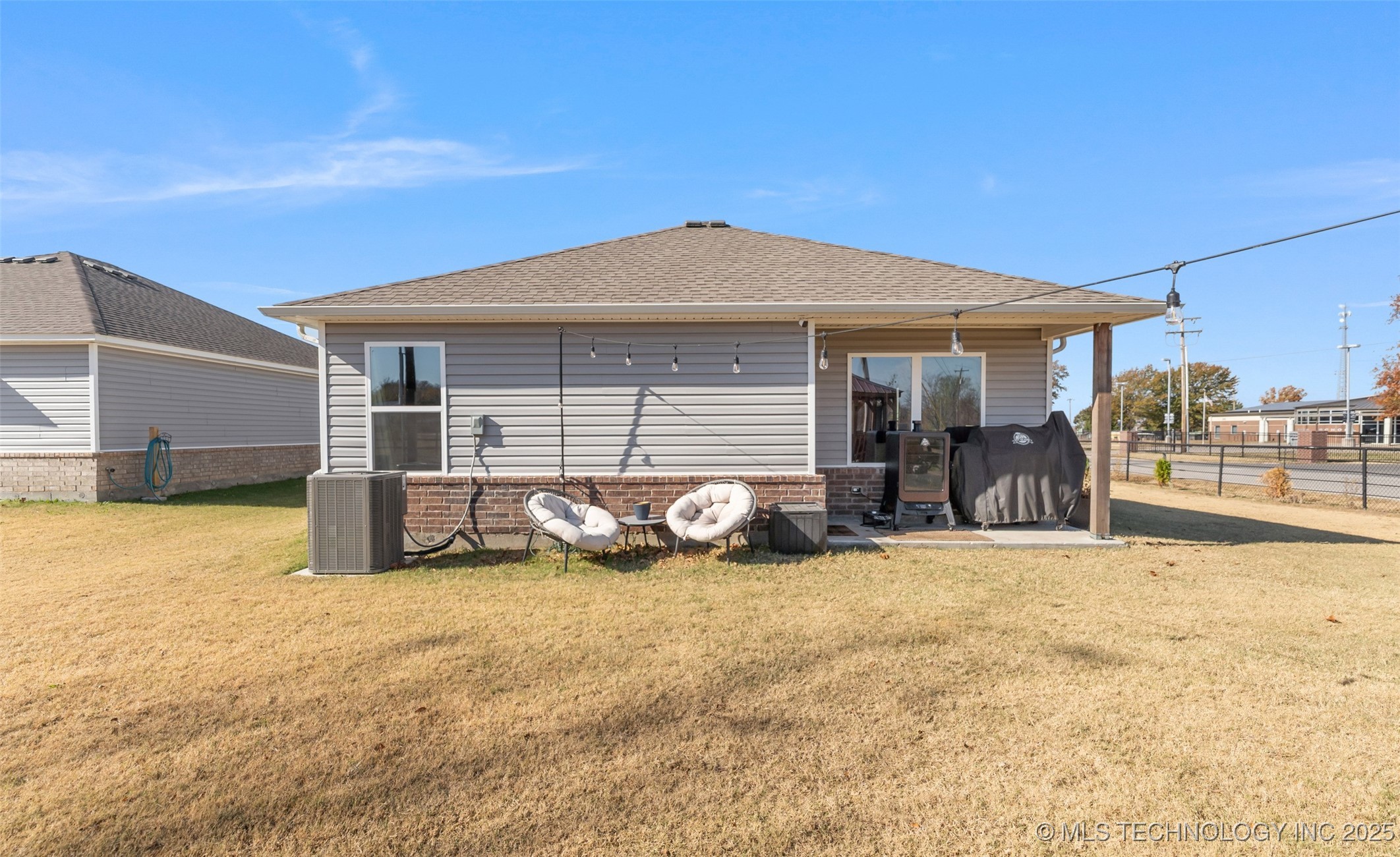 716 N Redbud Avenue Property Photo 27