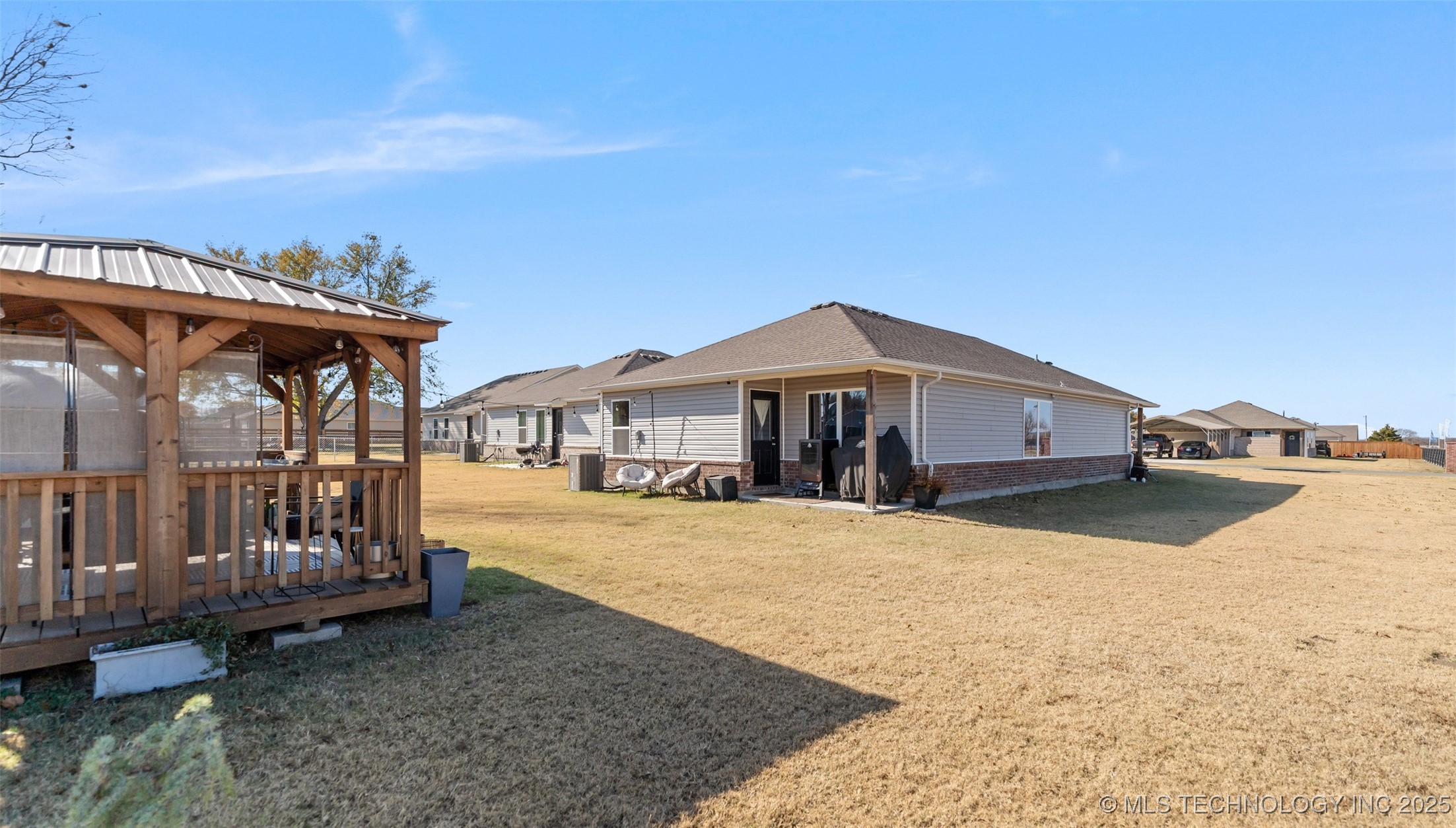 716 N Redbud Avenue Property Photo 28